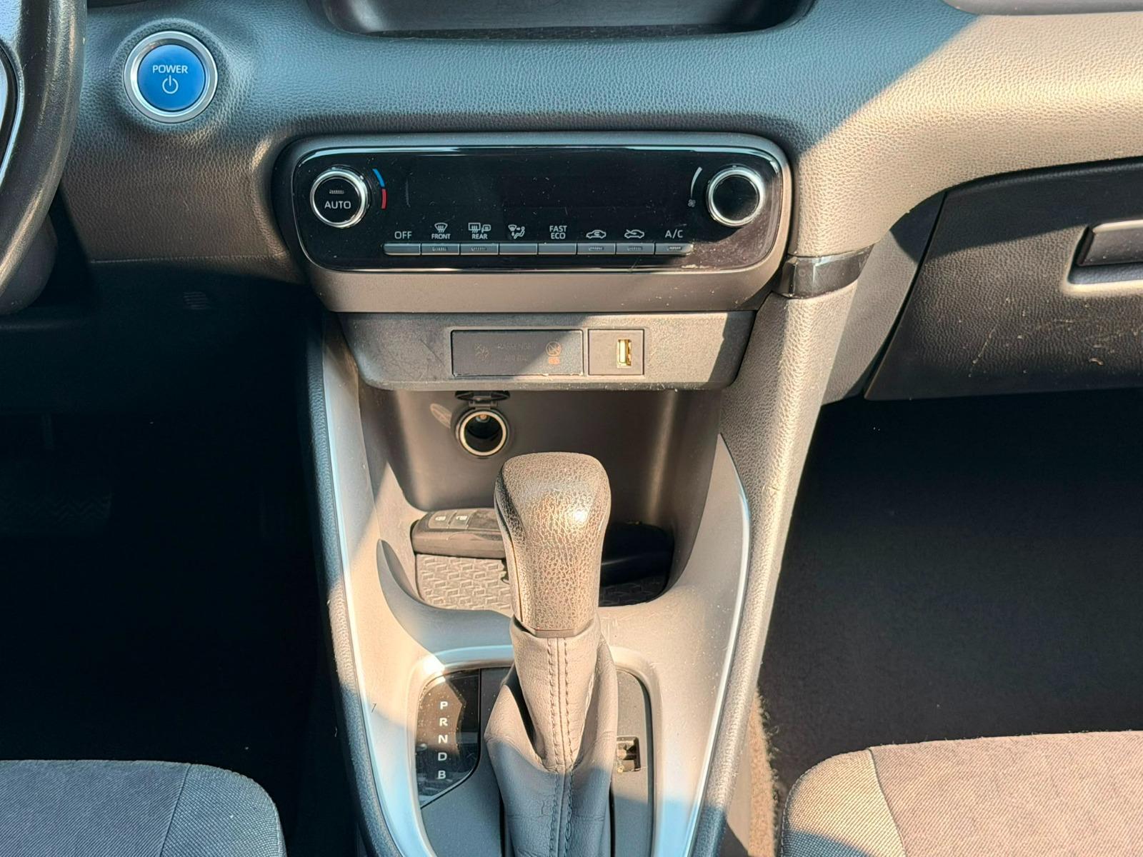 TOYOTA Yaris 1.5 Comfort e-CVT-image-23