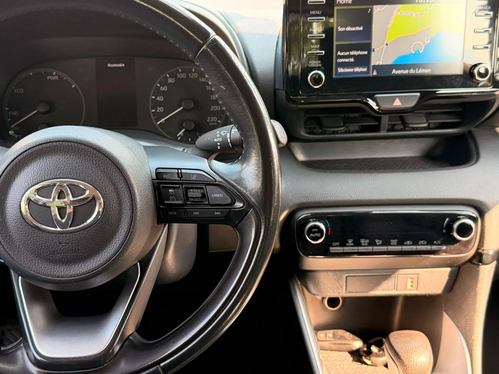 TOYOTA Yaris 1.5 Comfort e-CVT-image-13