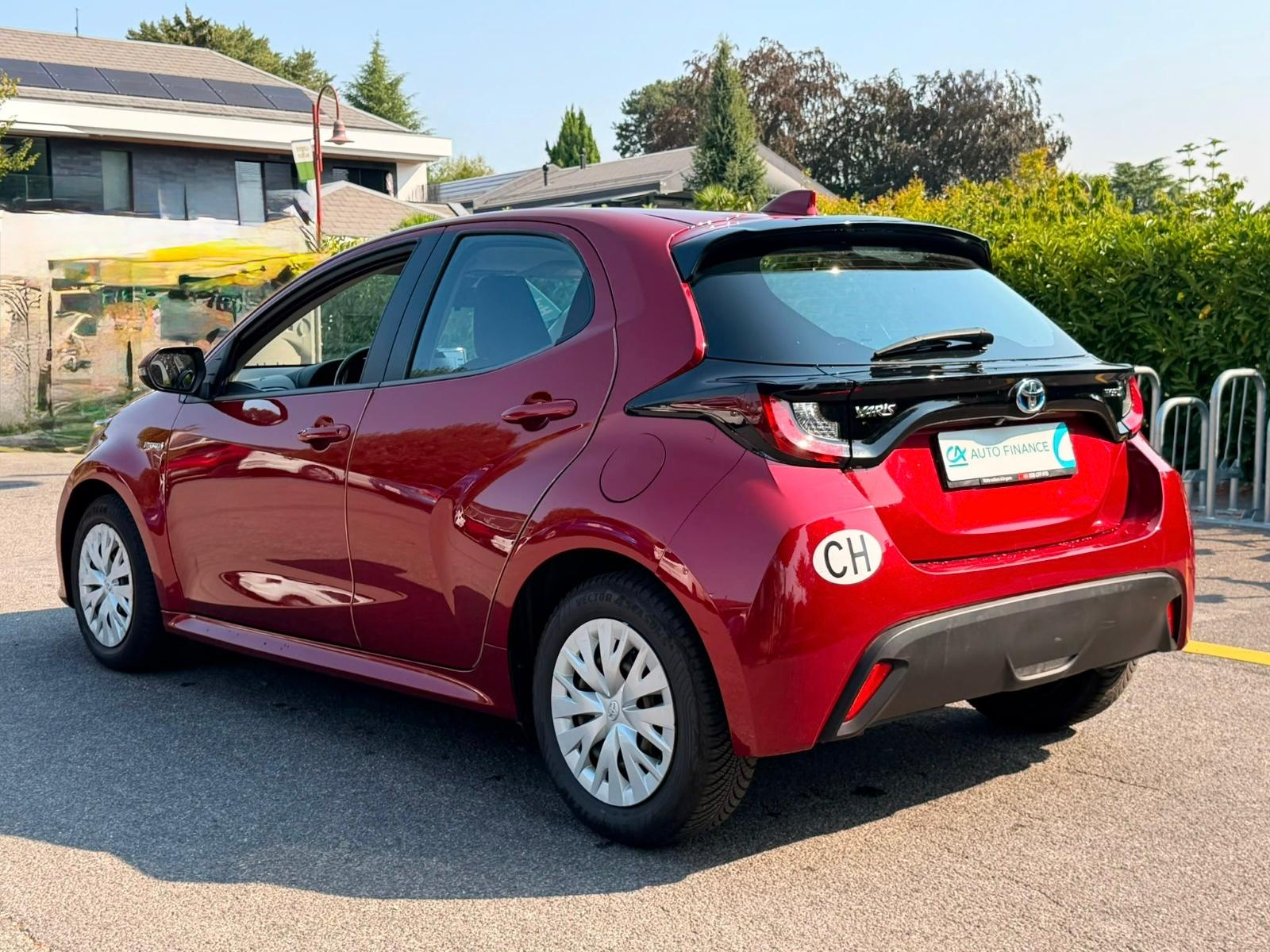 TOYOTA Yaris 1.5 Comfort e-CVT-image-3