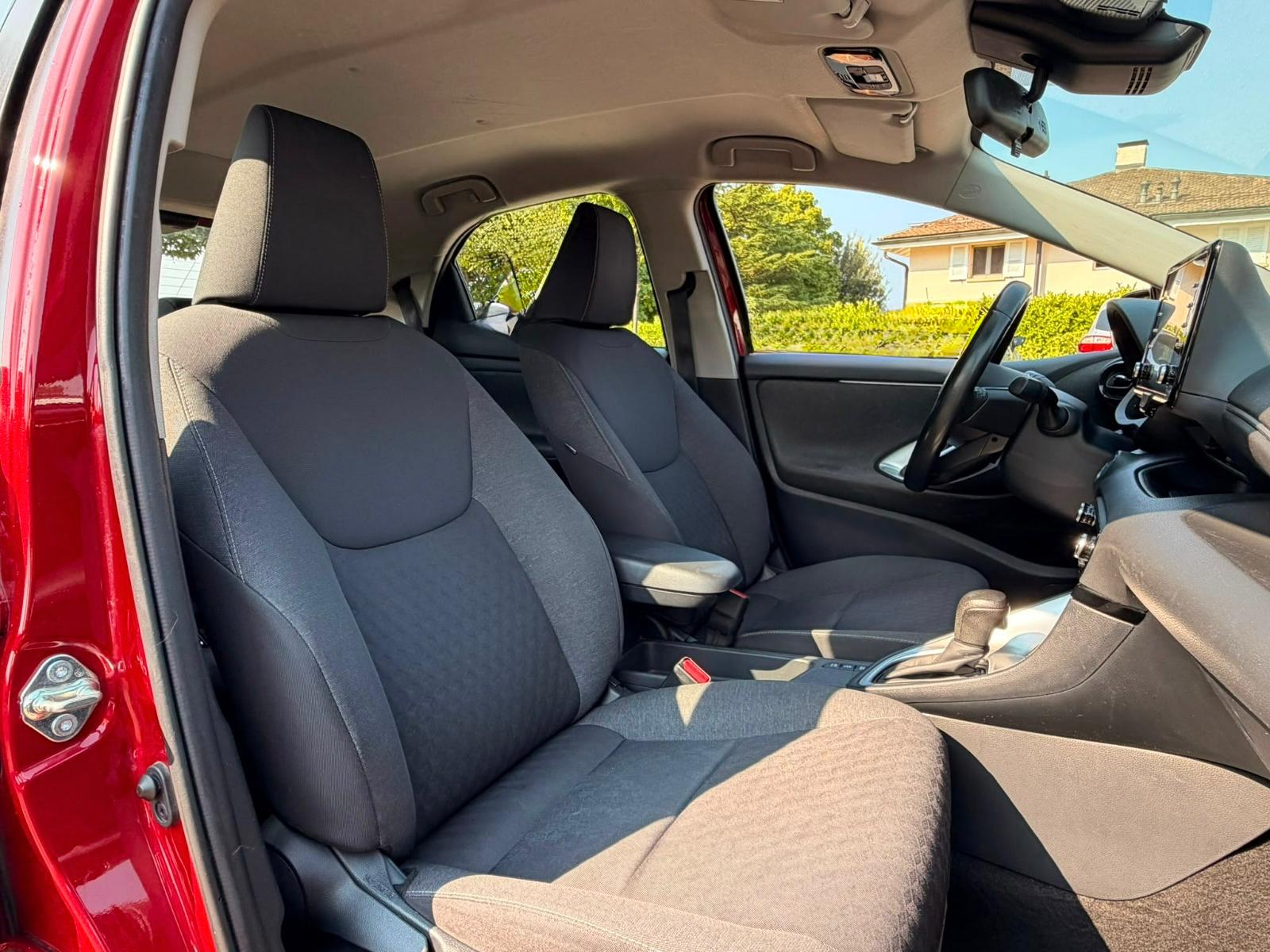 TOYOTA Yaris 1.5 Comfort e-CVT-image-19