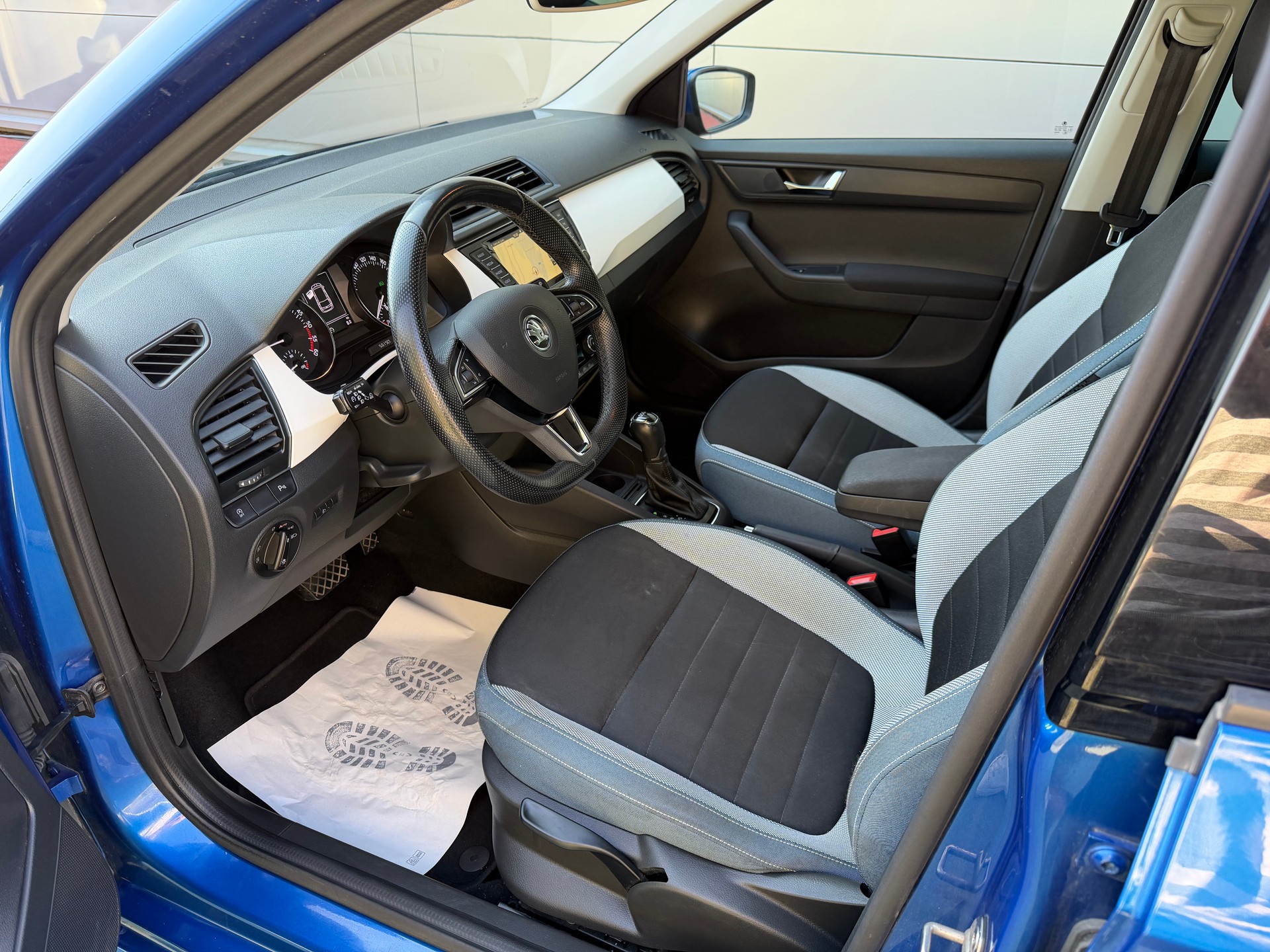 SKODA Fabia 1.4 TDI Ambition DSG-image-8