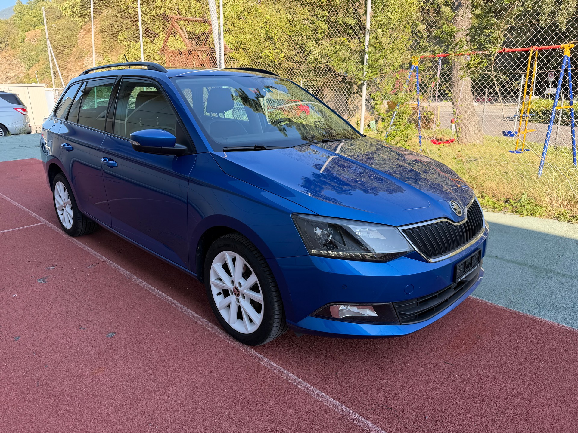 SKODA Fabia 1.4 TDI Ambition DSG-image-1