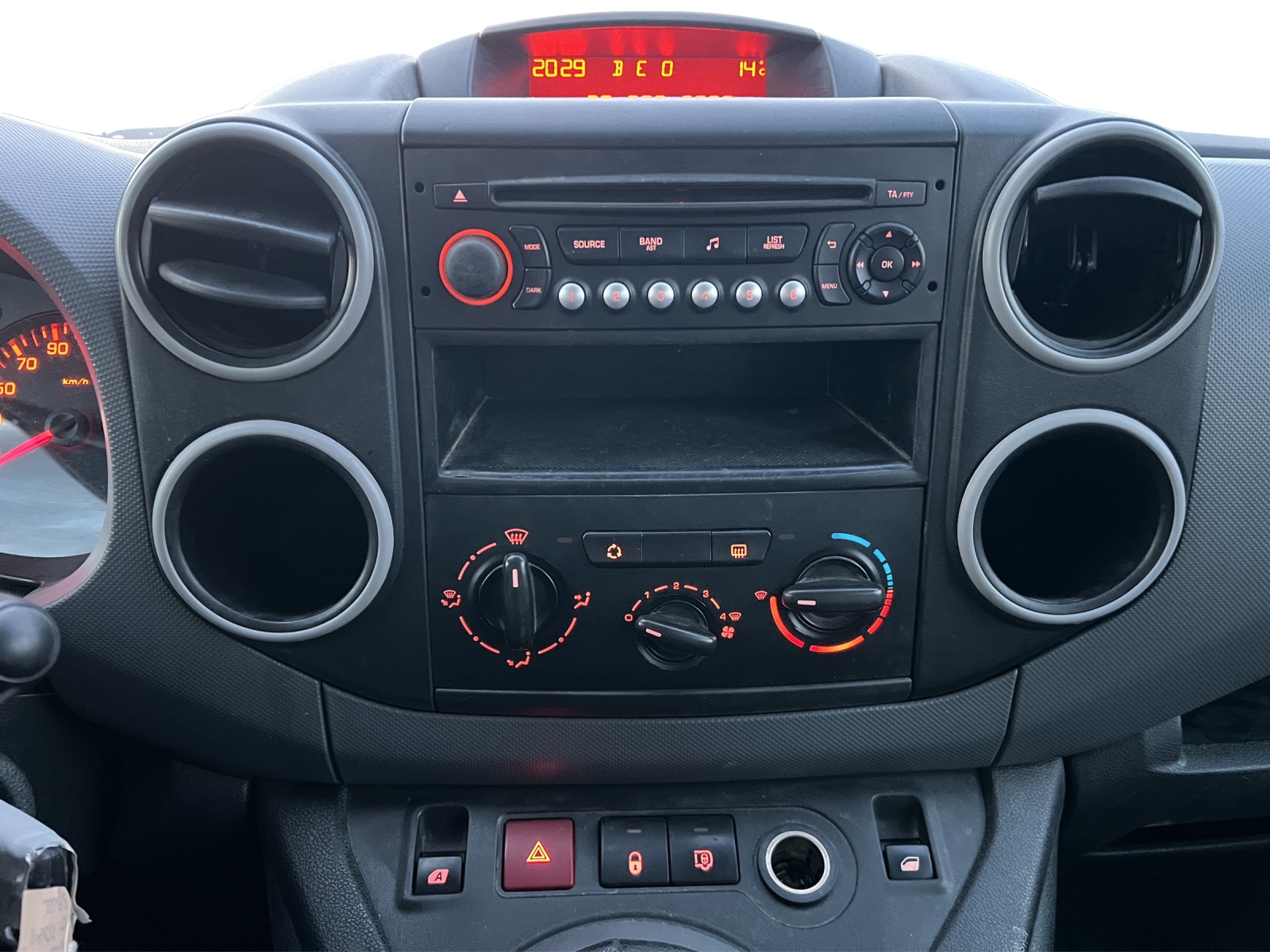 PEUGEOT Partner 1.6 e-HDI Urban Pack-image-11