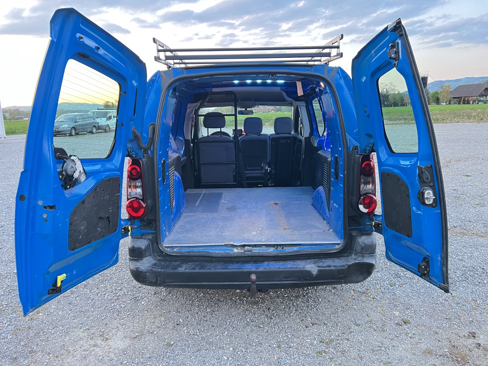 PEUGEOT Partner 1.6 e-HDI Urban Pack-image-10