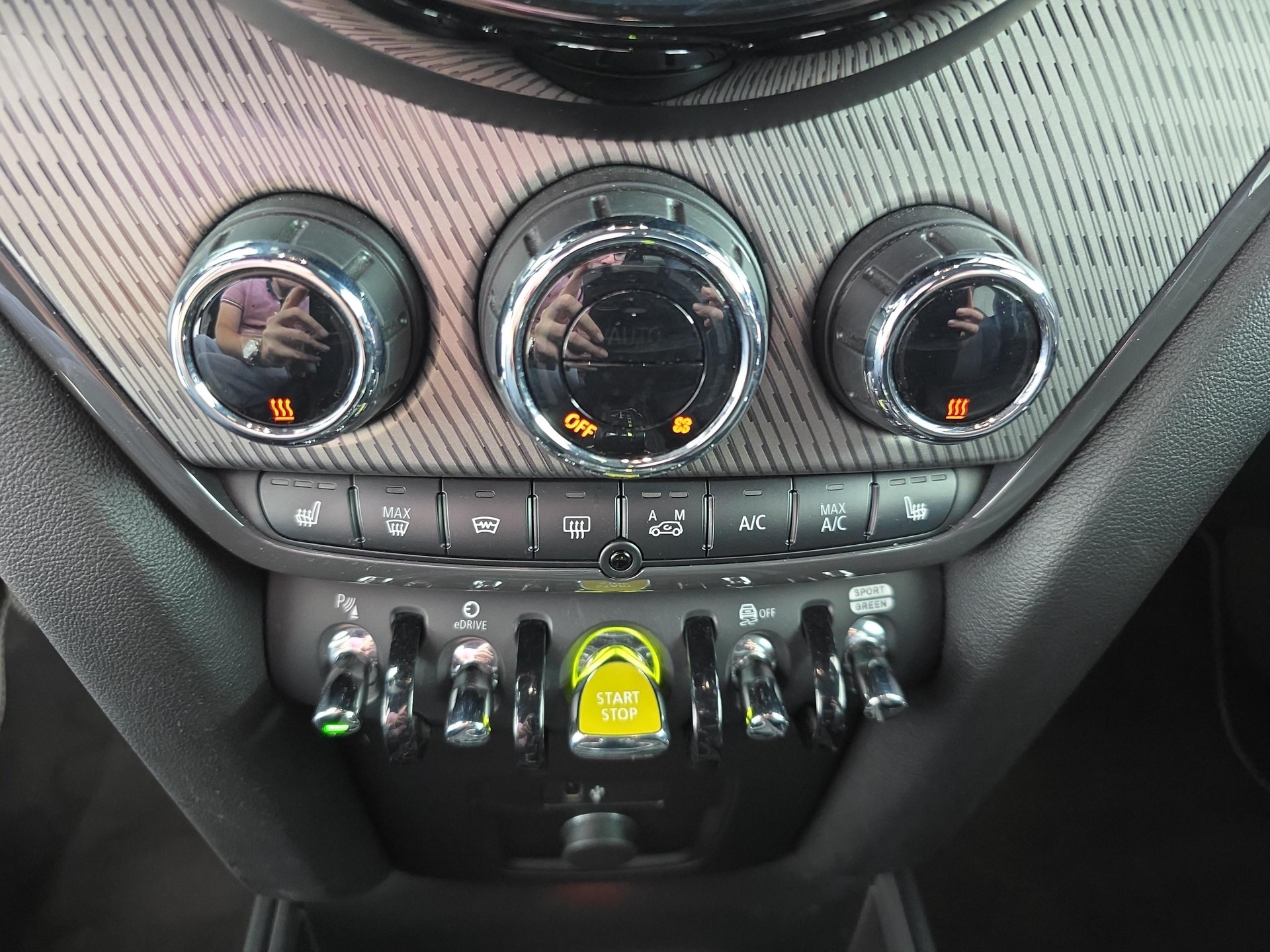 MINI Countryman F60 1.5i Cooper S E ALL4-image-18