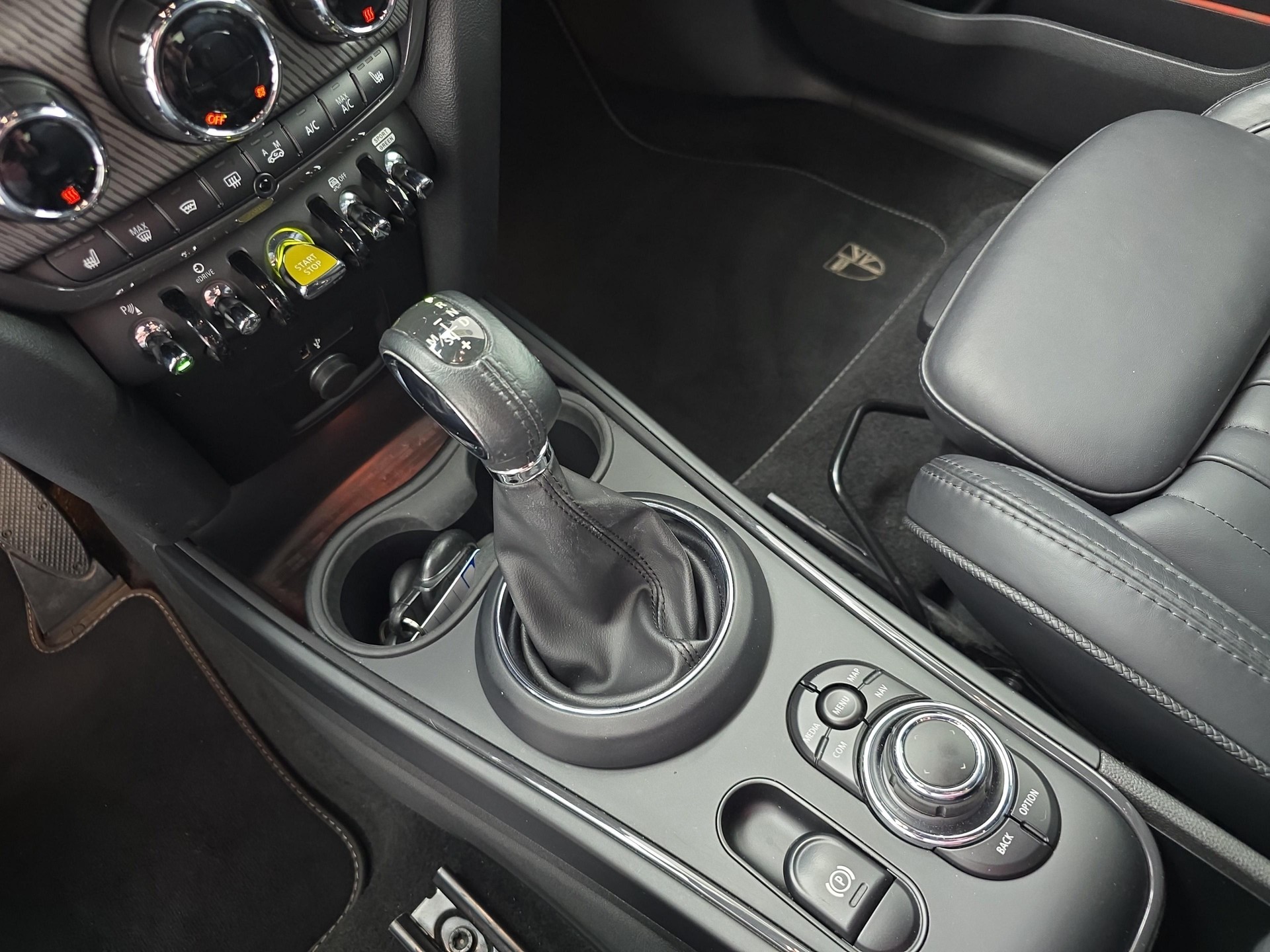 MINI Countryman F60 1.5i Cooper S E ALL4-image-17