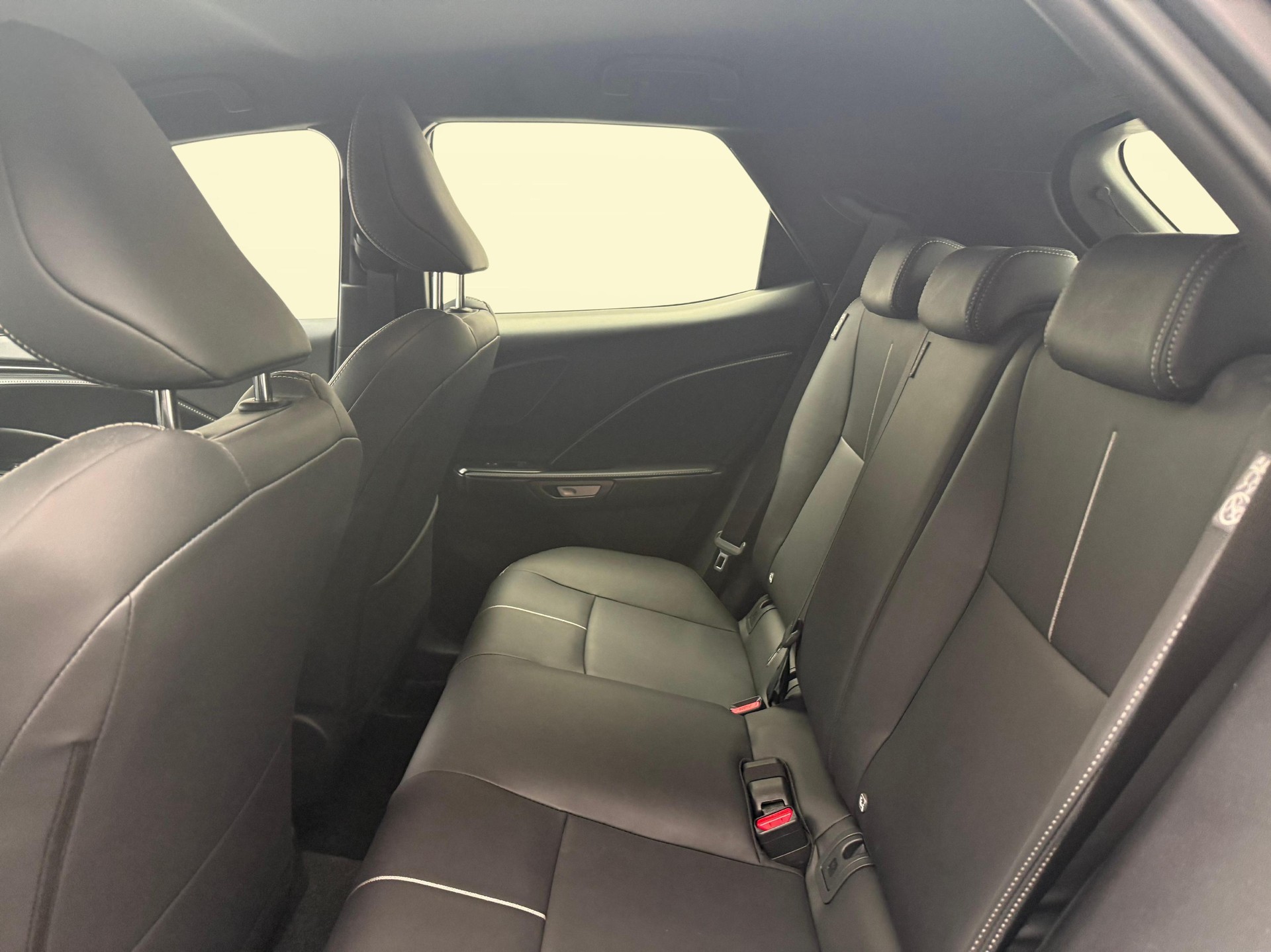 LEXUS LBX 1.5 Hybrid Relax AWD-image-10
