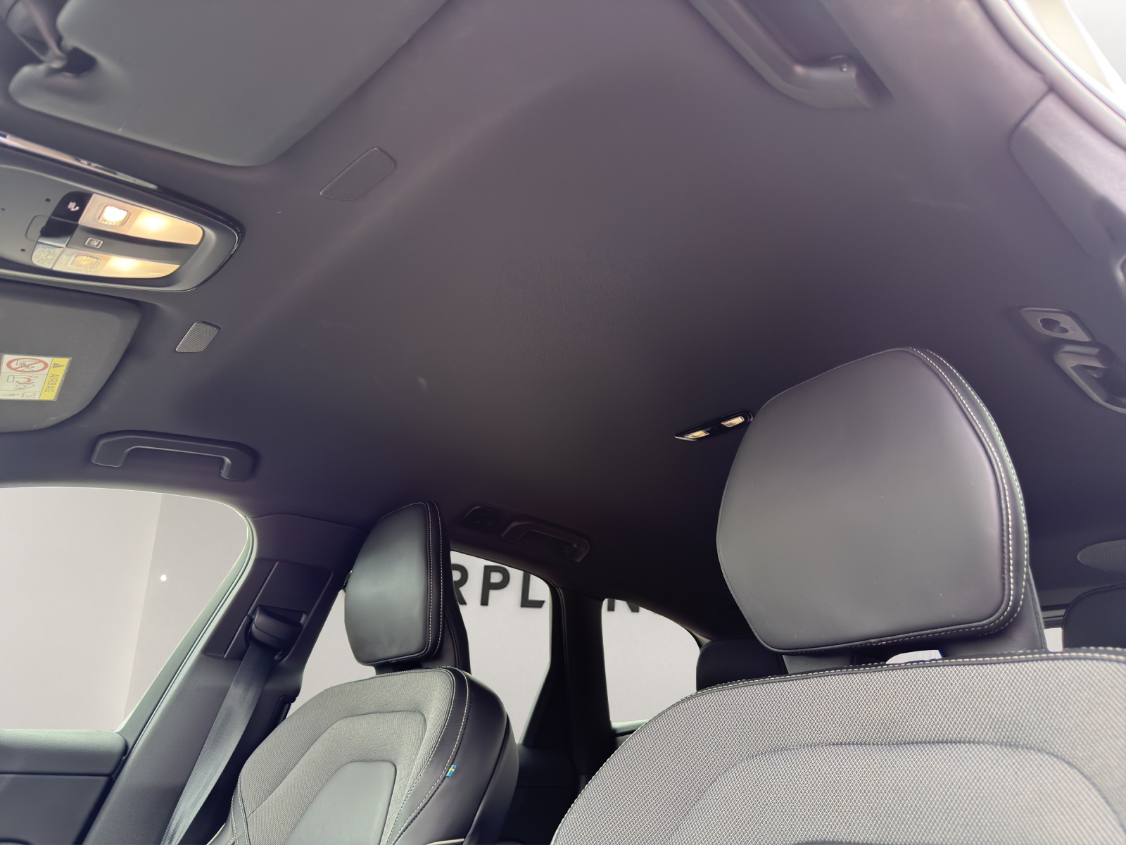 VOLVO XC60 2.0 B4 MH R-Design AWD-image-10