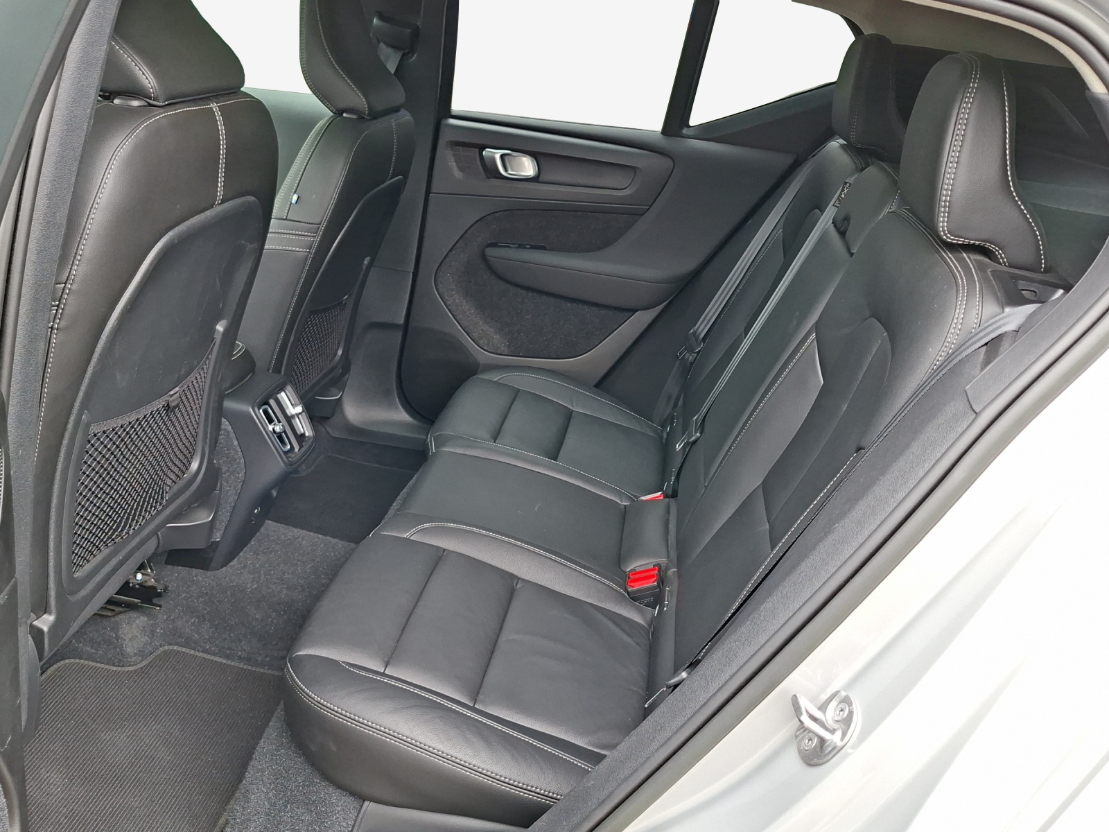 VOLVO XC40 B4 Benzin Mild Hybrid AWD Ultim. Dark DCT-image-11