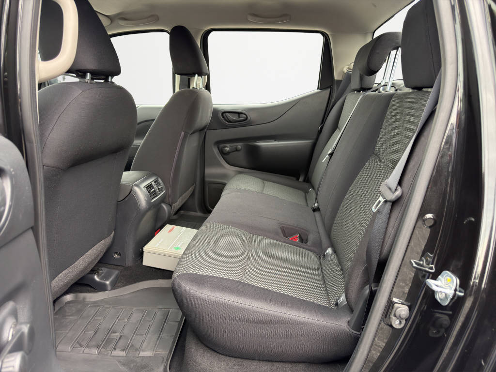 NISSAN Navara 2.3 dCi Double Cab Visia S/S-image-12