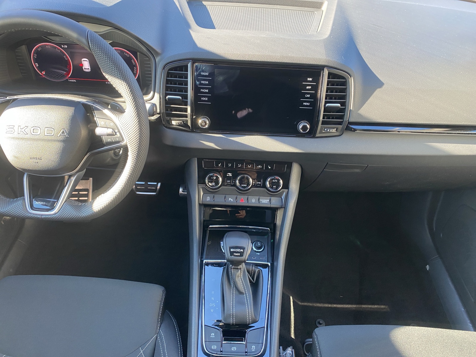 SKODA Karoq 2.0 TSI SportLine 4x4 DSG-image-10