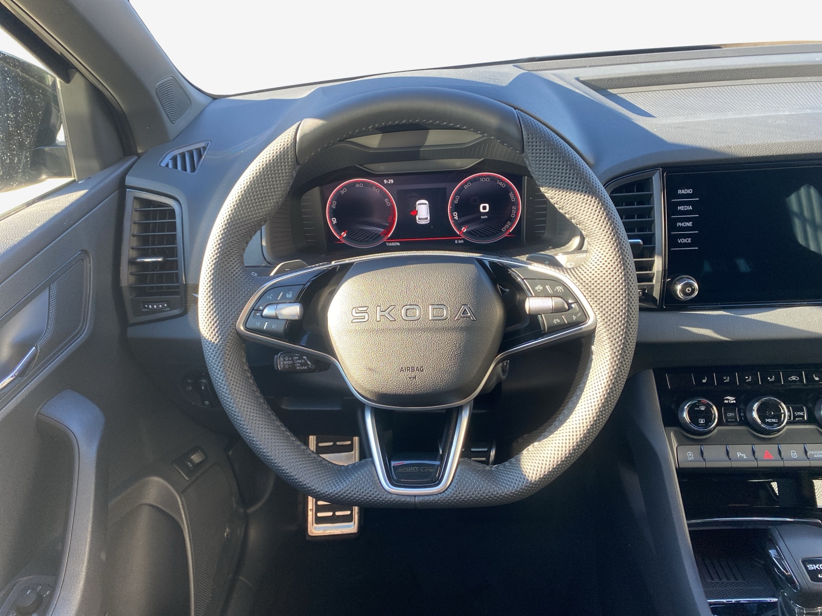 SKODA Karoq 2.0 TSI SportLine 4x4 DSG-image-9