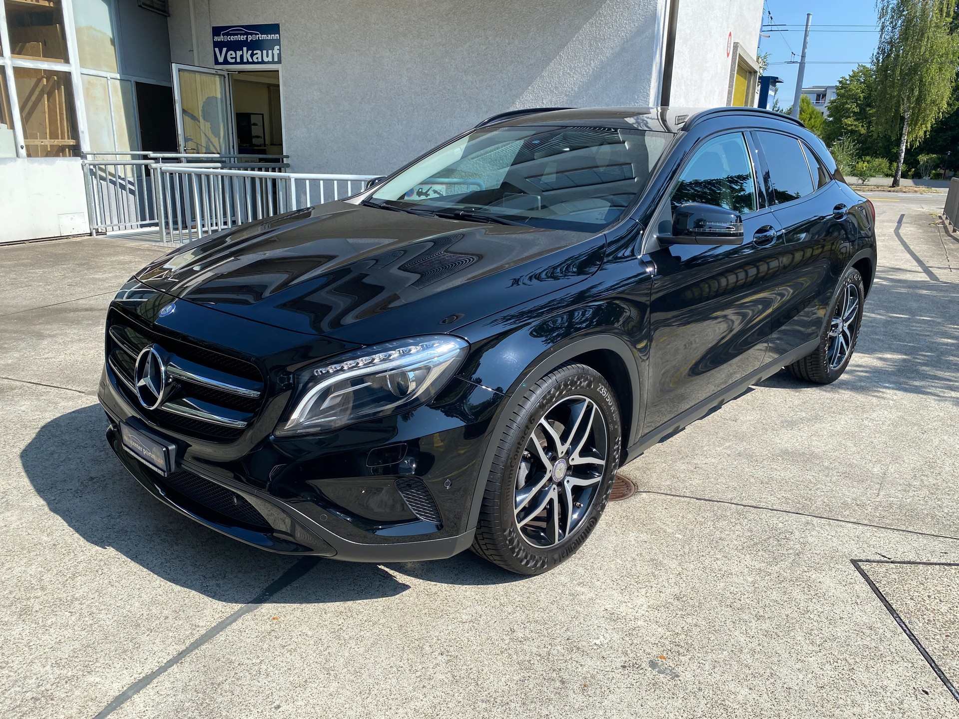 MERCEDES-BENZ GLA 200 Night Star 7G-DCT-image-2