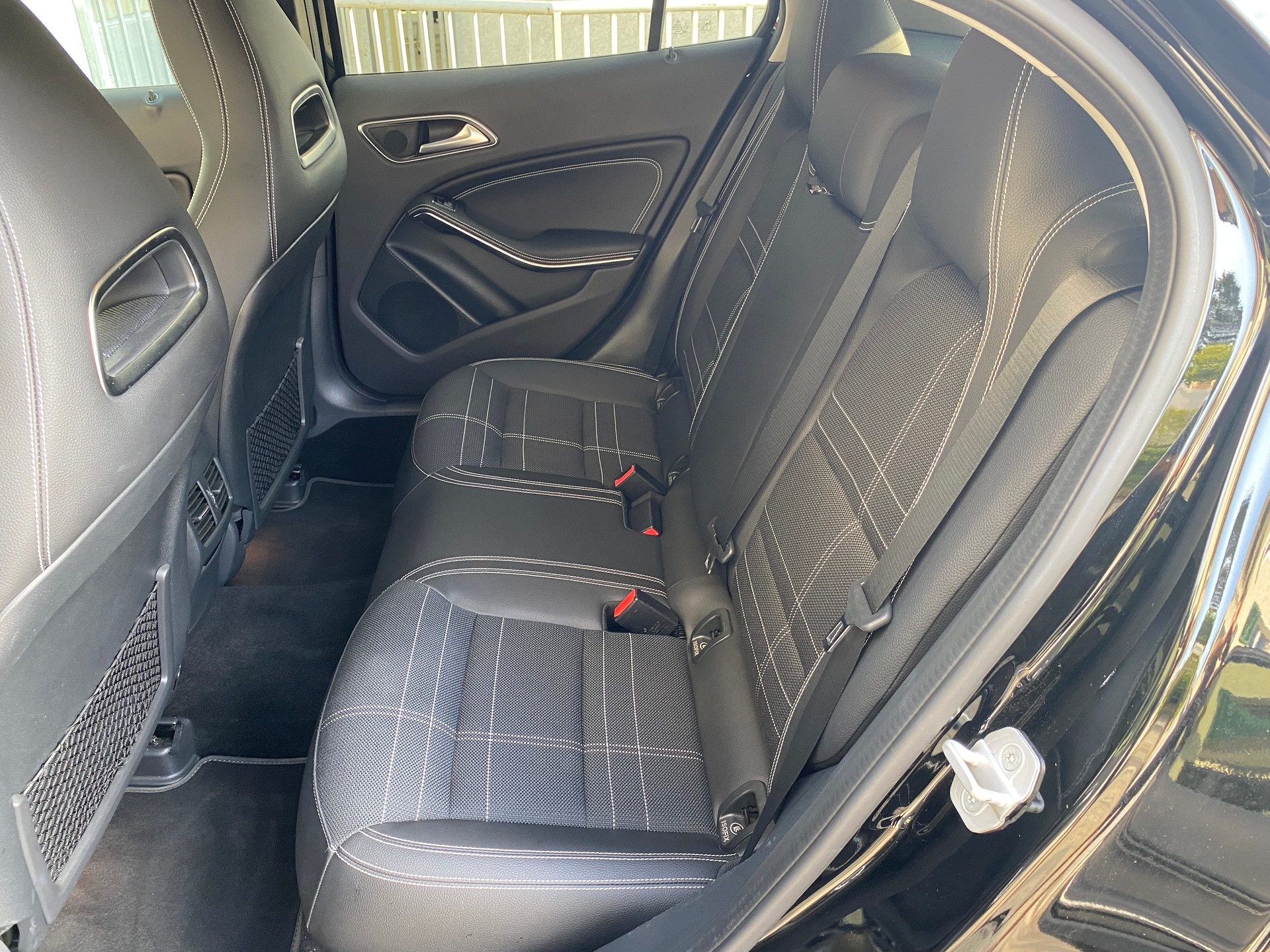 MERCEDES-BENZ GLA 200 Night Star 7G-DCT-image-27