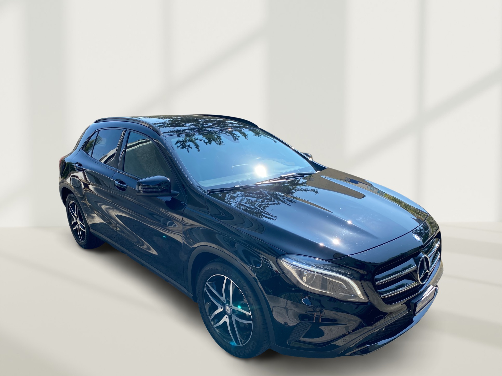 MERCEDES-BENZ GLA 200 Night Star 7G-DCT-showroom-element-3