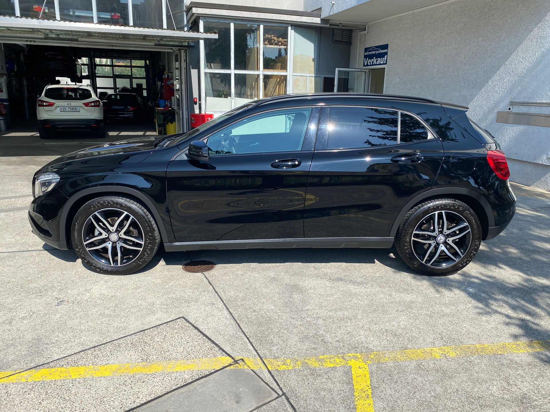 MERCEDES-BENZ GLA 200 Night Star 7G-DCT-image-9