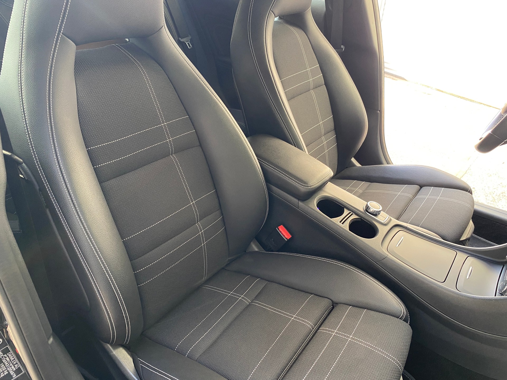 MERCEDES-BENZ GLA 200 Night Star 7G-DCT-image-26