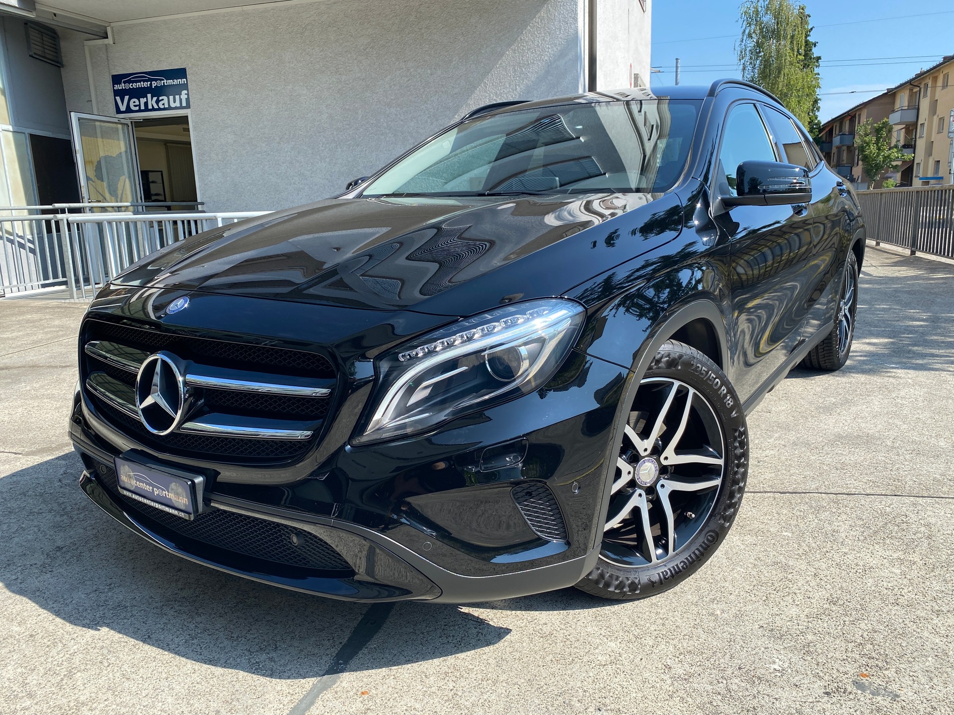 MERCEDES-BENZ GLA 200 Night Star 7G-DCT-image-0