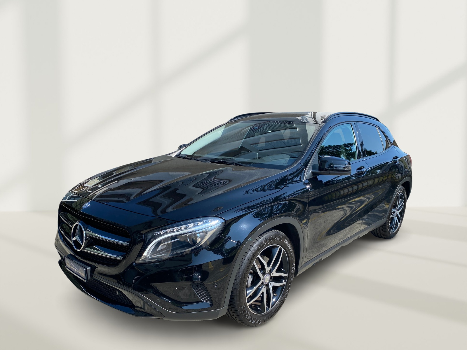 MERCEDES-BENZ GLA 200 Night Star 7G-DCT-showroom-element-2