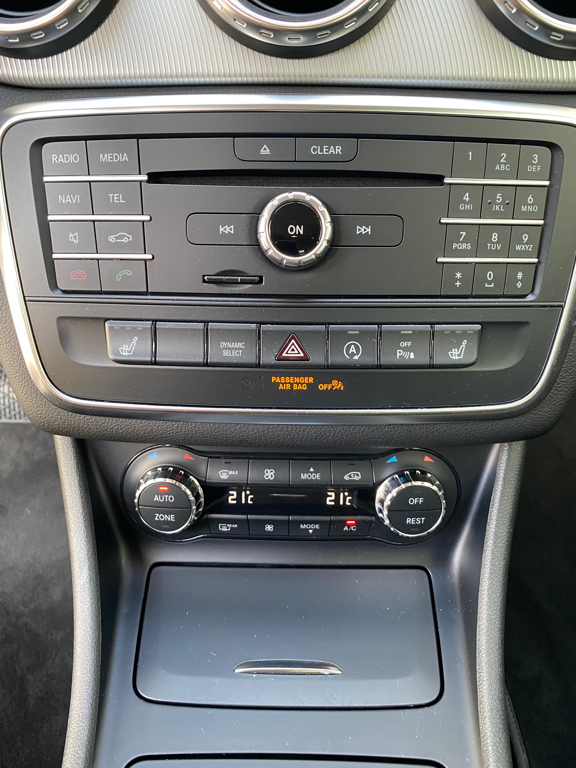 MERCEDES-BENZ GLA 200 Night Star 7G-DCT-image-22