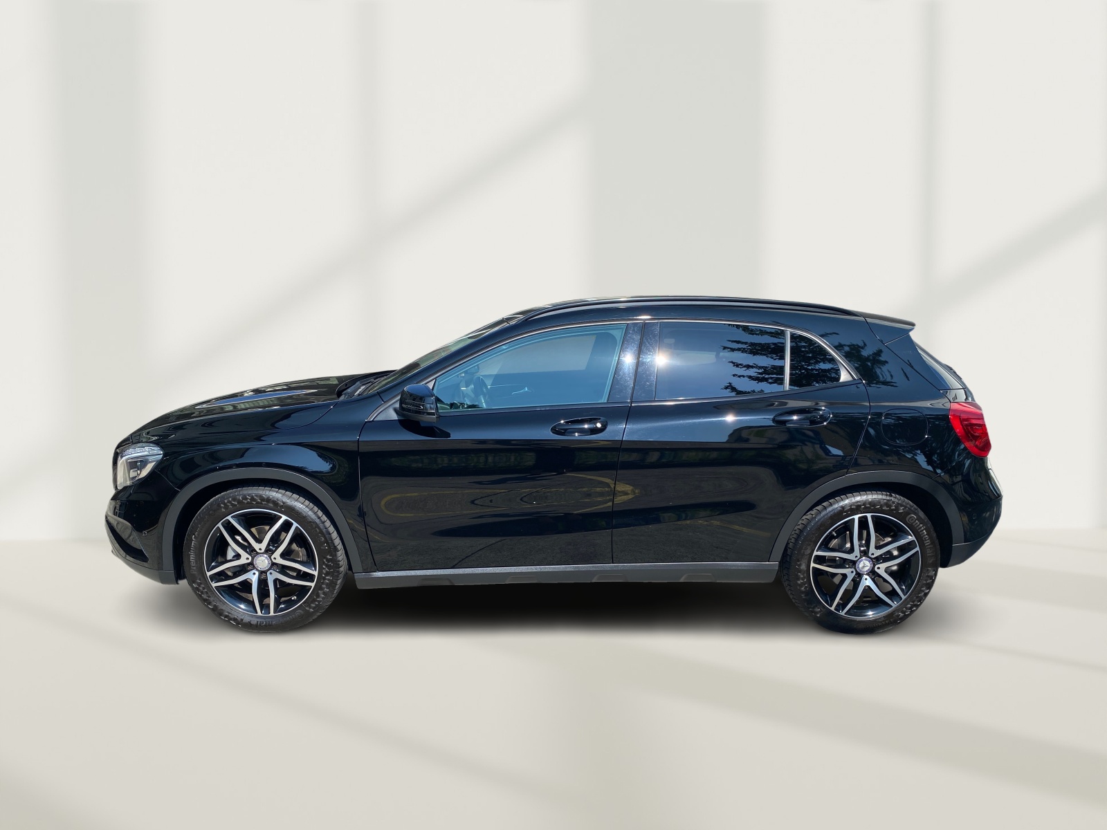 MERCEDES-BENZ GLA 200 Night Star 7G-DCT-image-9