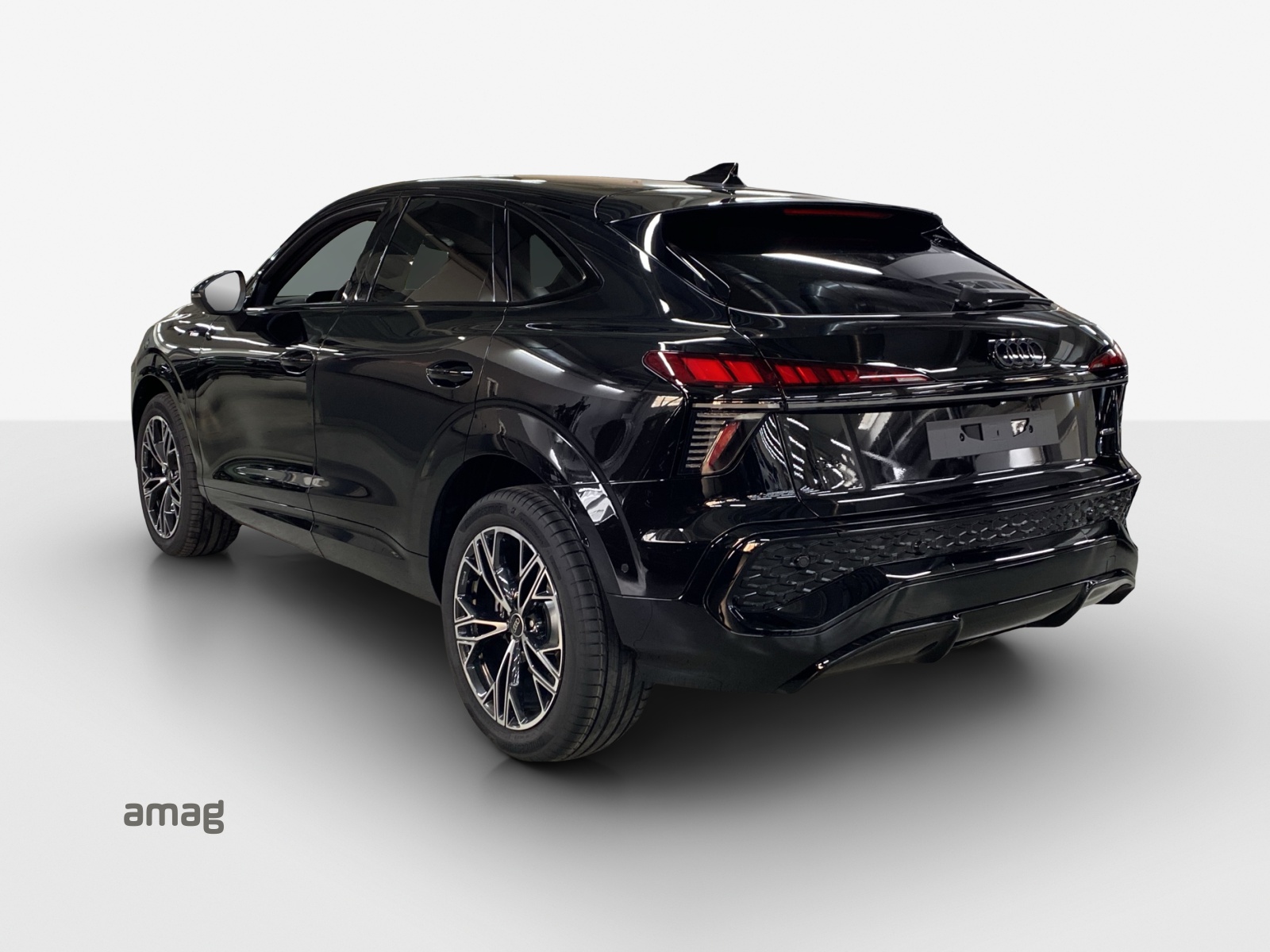 AUDI Q3 Sportback TFSI quattro 195 kW S tronic-image-2