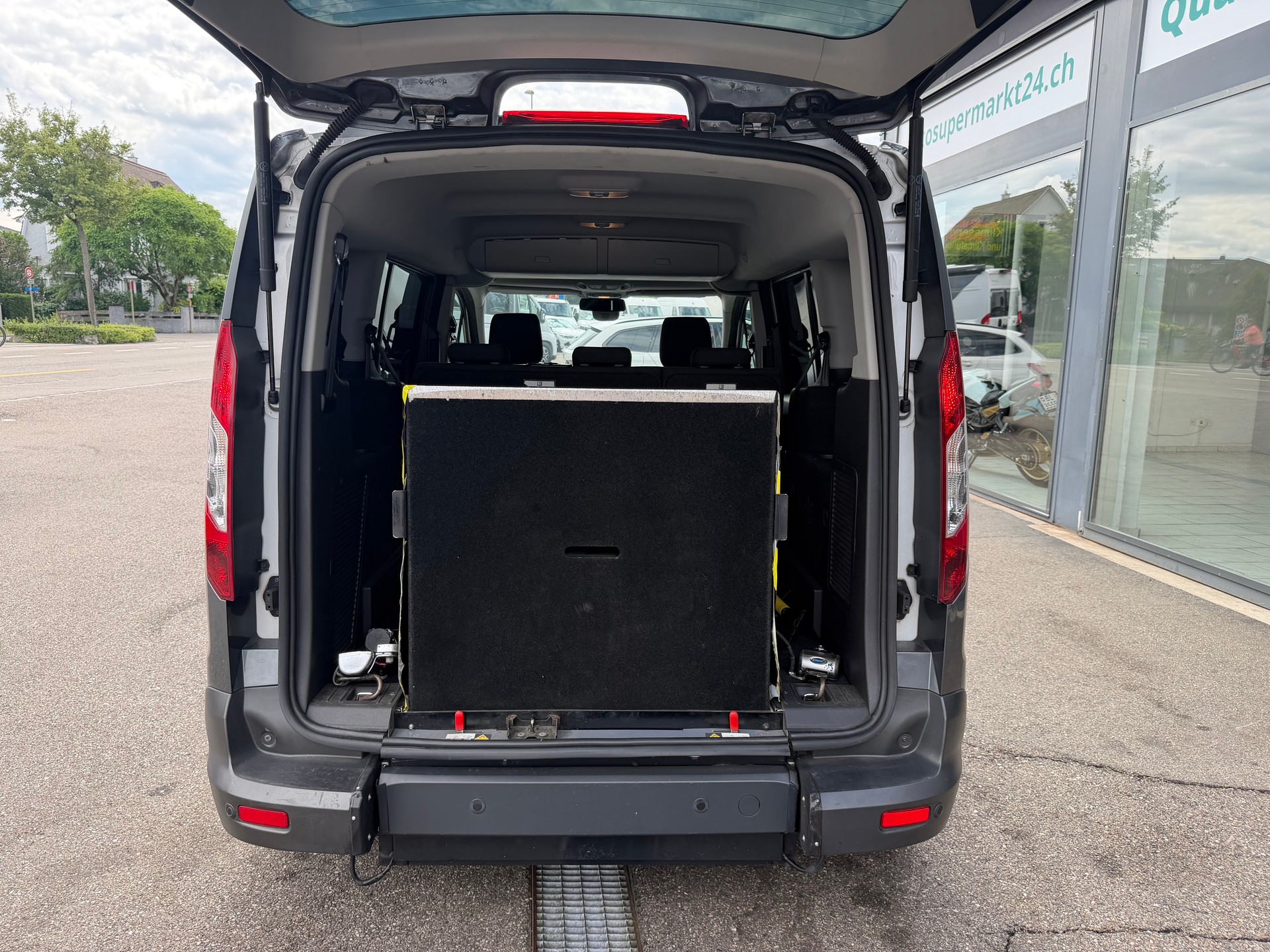 FORD Grand Tourneo Connect 1.6 TDCi Rollstuhl-Rampe Trend-image-8