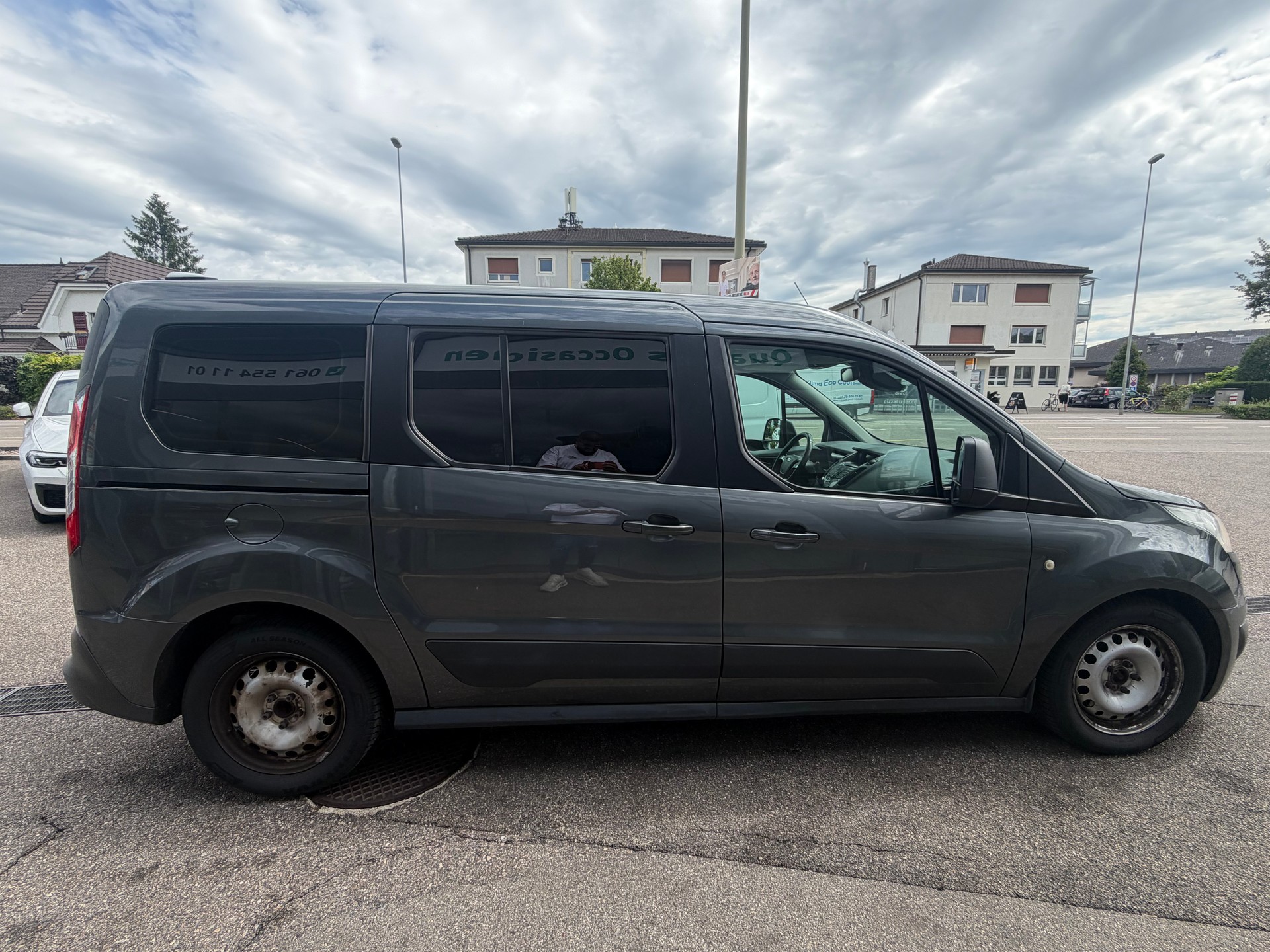 FORD Grand Tourneo Connect 1.6 TDCi Rollstuhl-Rampe Trend-image-5