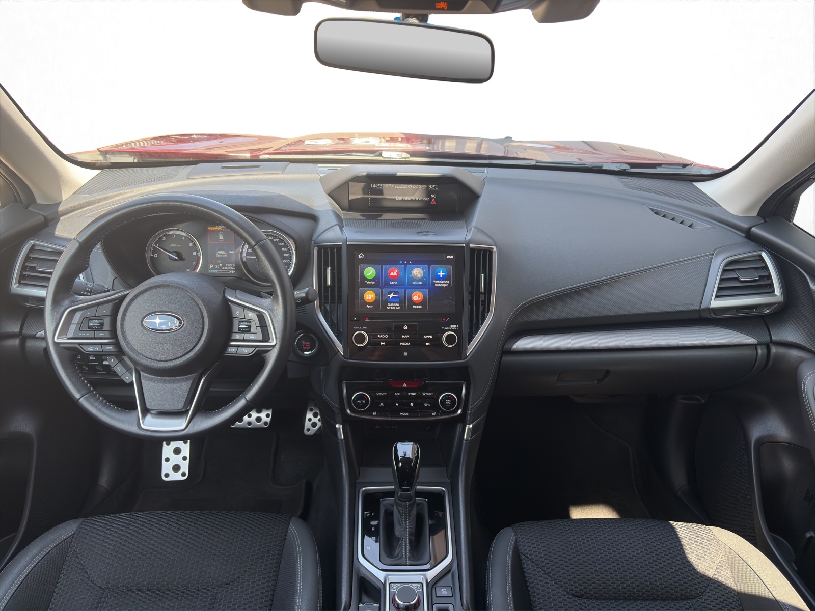 SUBARU Forester Station 2.0i e-Boxer Swiss Plus-image-12