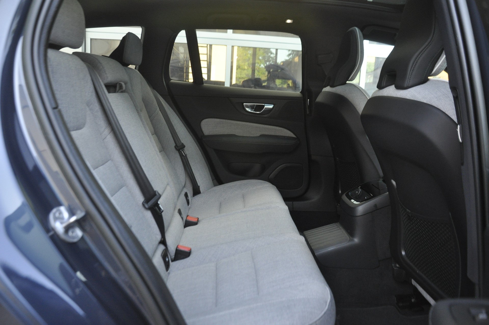 VOLVO V60 T8 eAWD Plug in Hybrid Ultimate Dark Geartronic I Anhängerkupplung-image-5