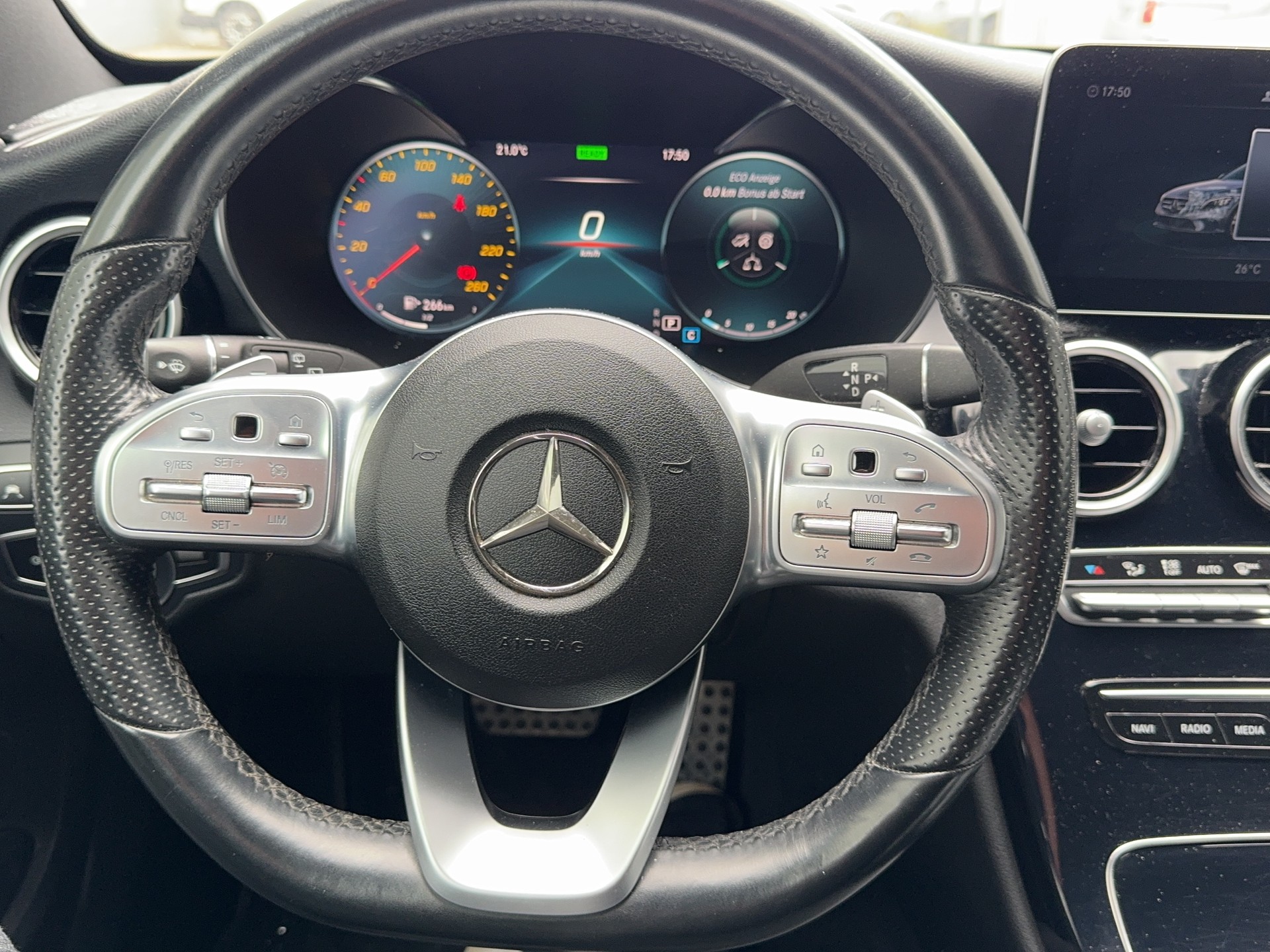 MERCEDES-BENZ C 200 Swiss Star AMG Line 4M 9G-Tronic-image-9