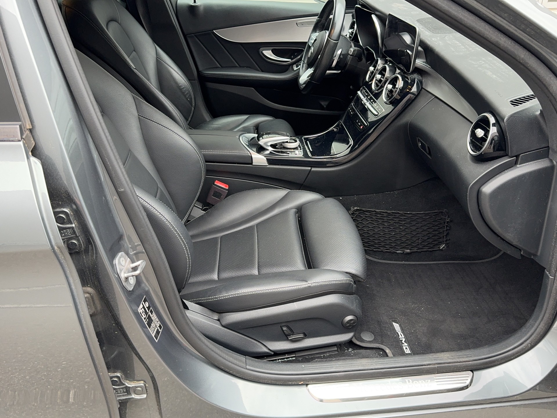 MERCEDES-BENZ C 200 Swiss Star AMG Line 4M 9G-Tronic-image-12