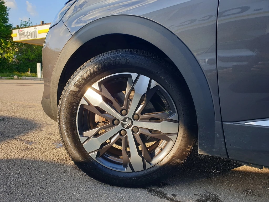 PEUGEOT 5008 1.5 BlueHDi Allure Pack EAT8 ** 7-Plätzer** Teil-Leder ** G.Navi ** RF-Kamera 360° ** Safety Paket Plus 1 **-image-10