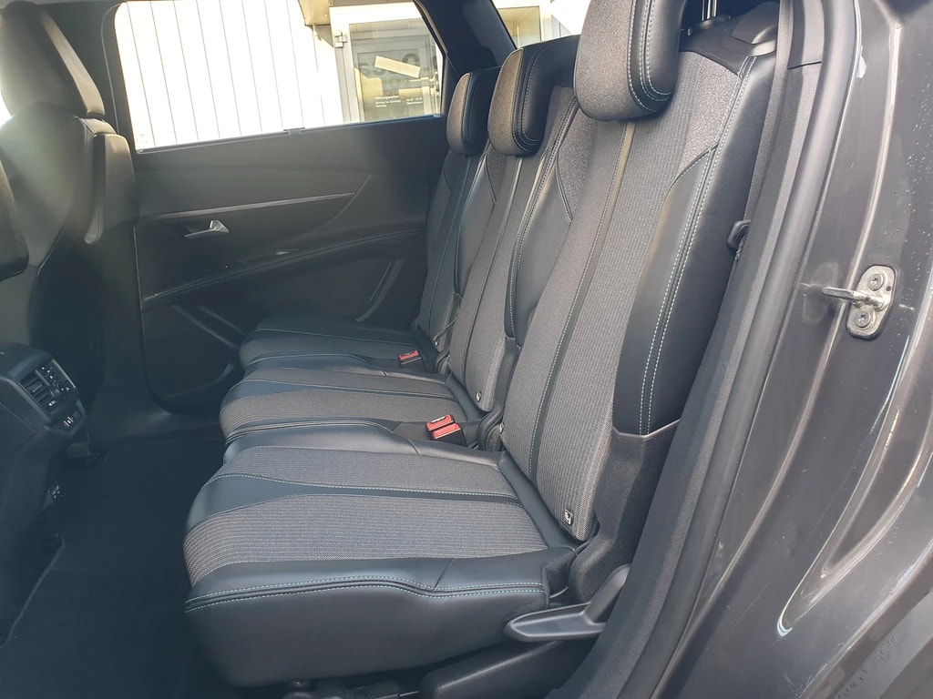 PEUGEOT 5008 1.5 BlueHDi Allure Pack EAT8 ** 7-Plätzer** Teil-Leder ** G.Navi ** RF-Kamera 360° ** Safety Paket Plus 1 **-image-9