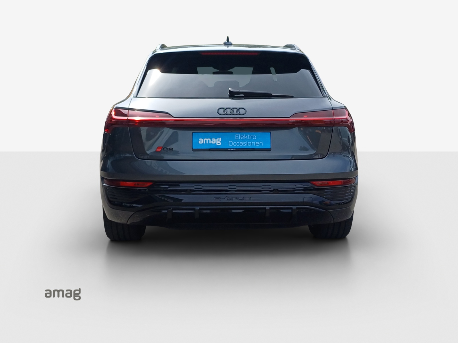 AUDI Q8 55 e-tron Black Edition quattro-image-4