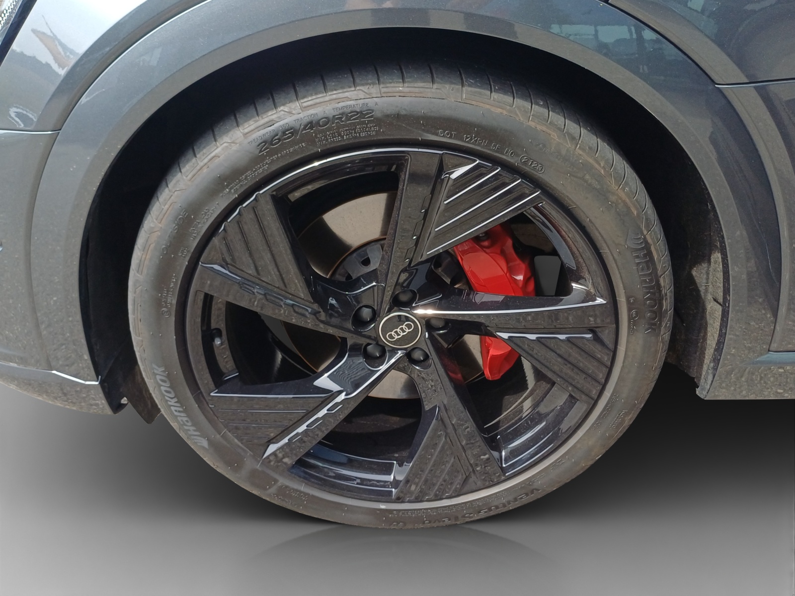 AUDI Q8 55 e-tron Black Edition quattro-image-14