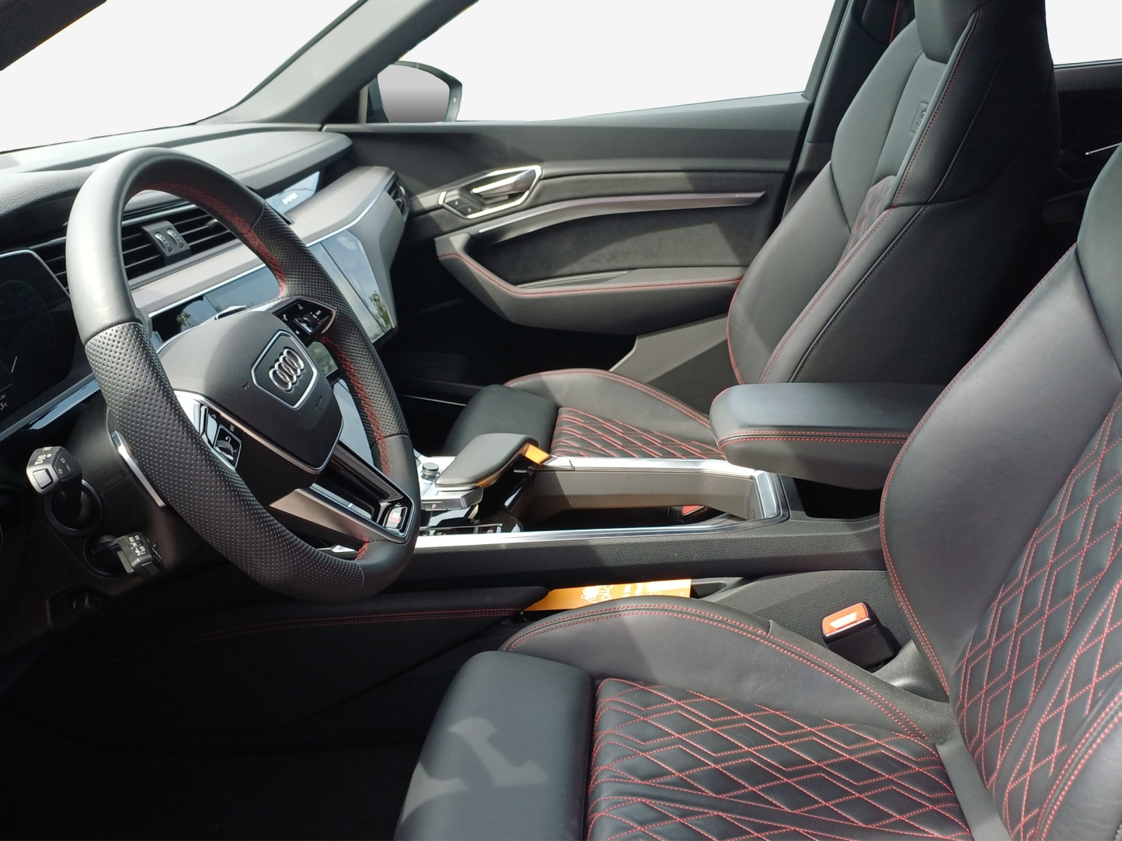 AUDI Q8 55 e-tron Black Edition quattro-image-8