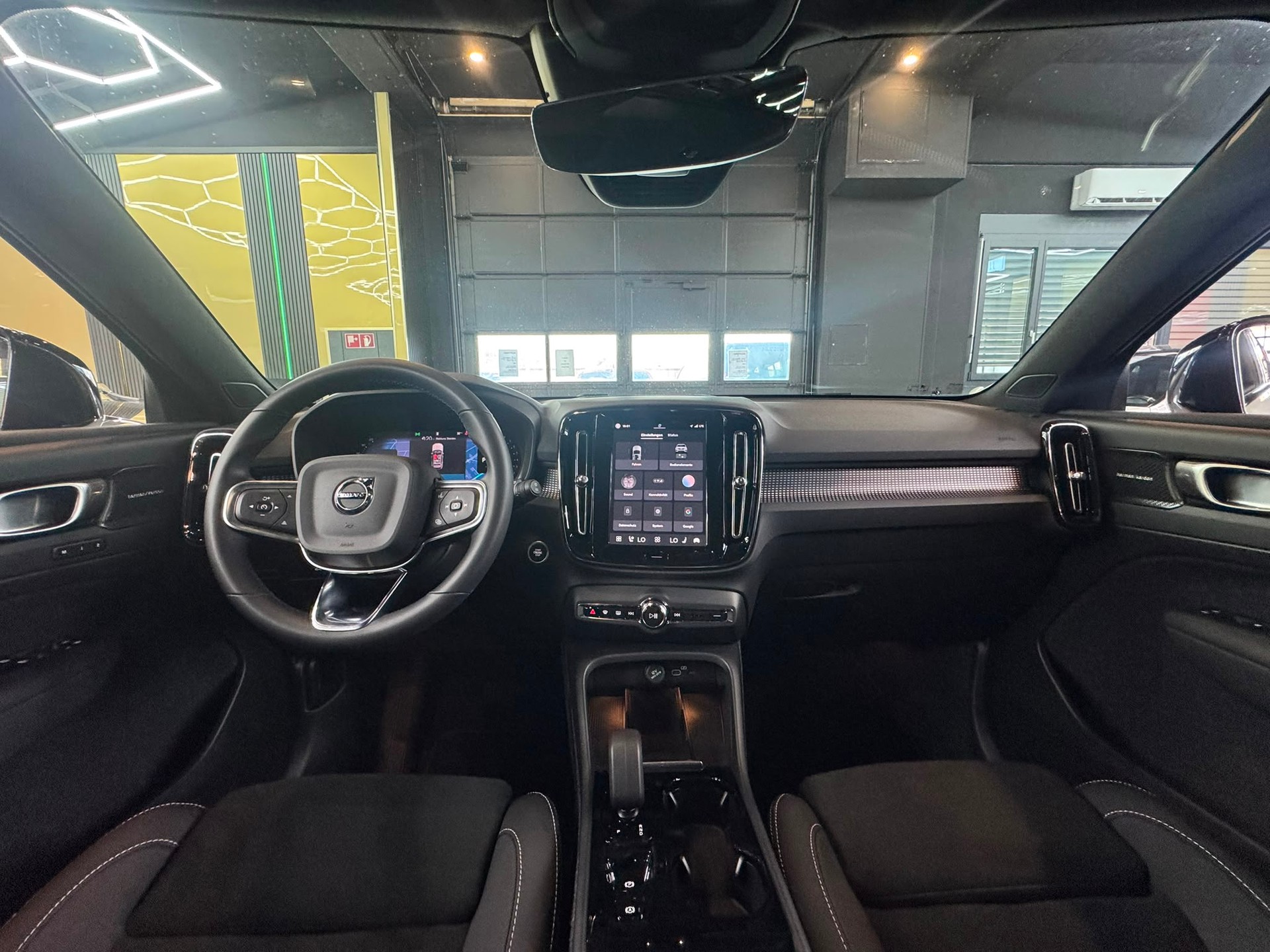 VOLVO XC40 B4 Benzin Mild Hybrid Ultra Dark DCT-image-12
