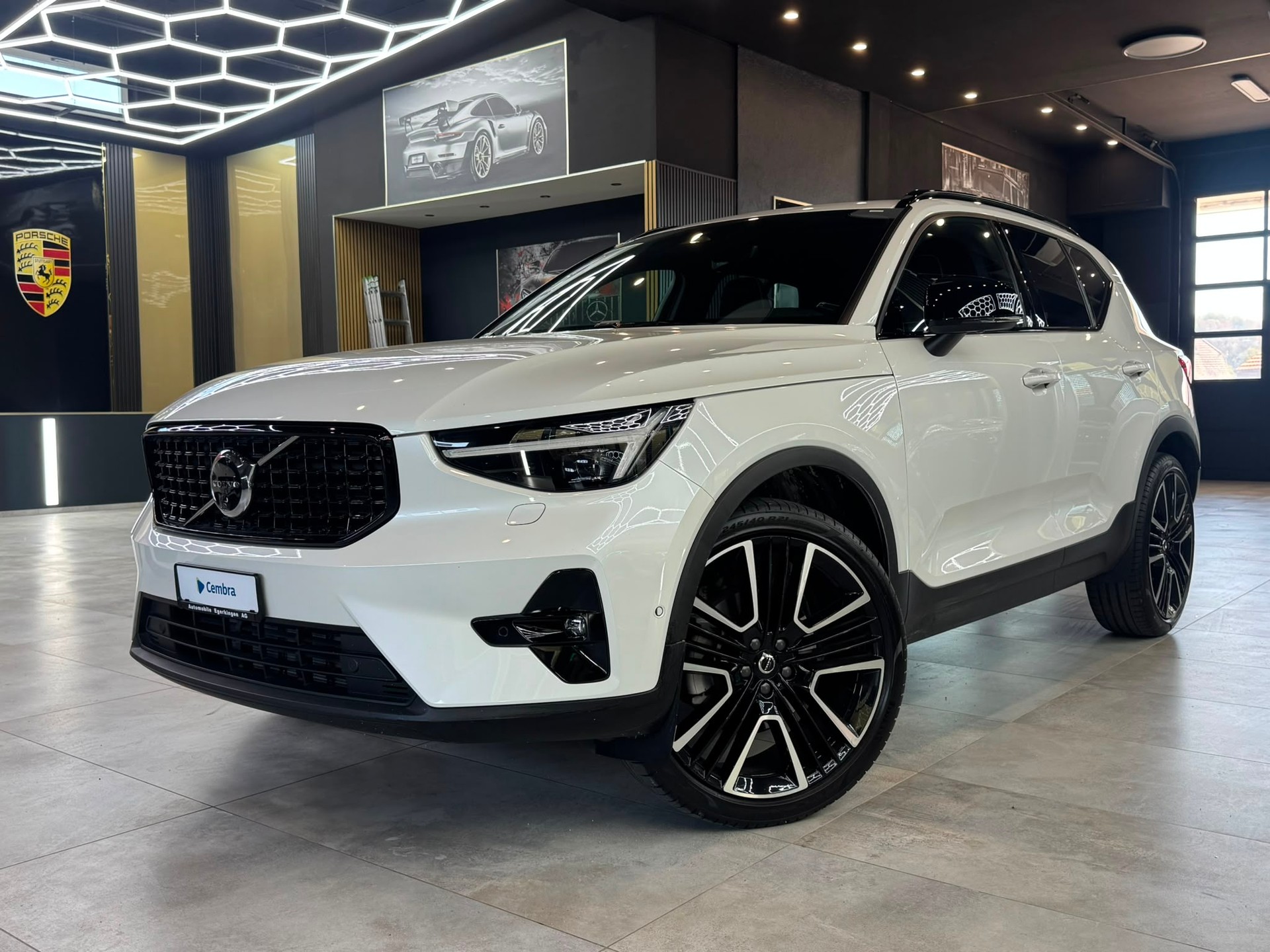 VOLVO XC40 B4 Benzin Mild Hybrid Ultra Dark DCT-image-0