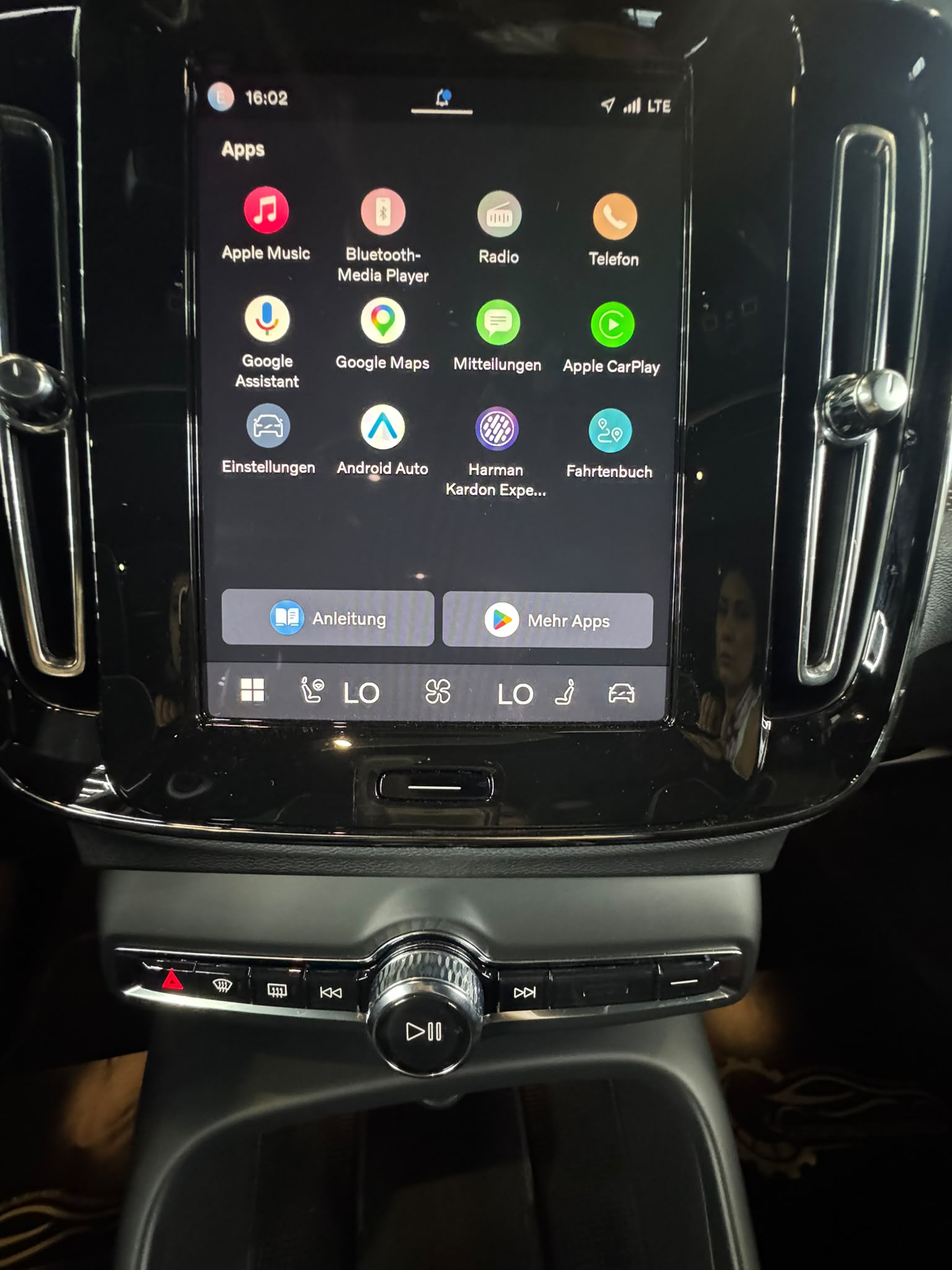 VOLVO XC40 B4 Benzin Mild Hybrid Ultra Dark DCT-image-17