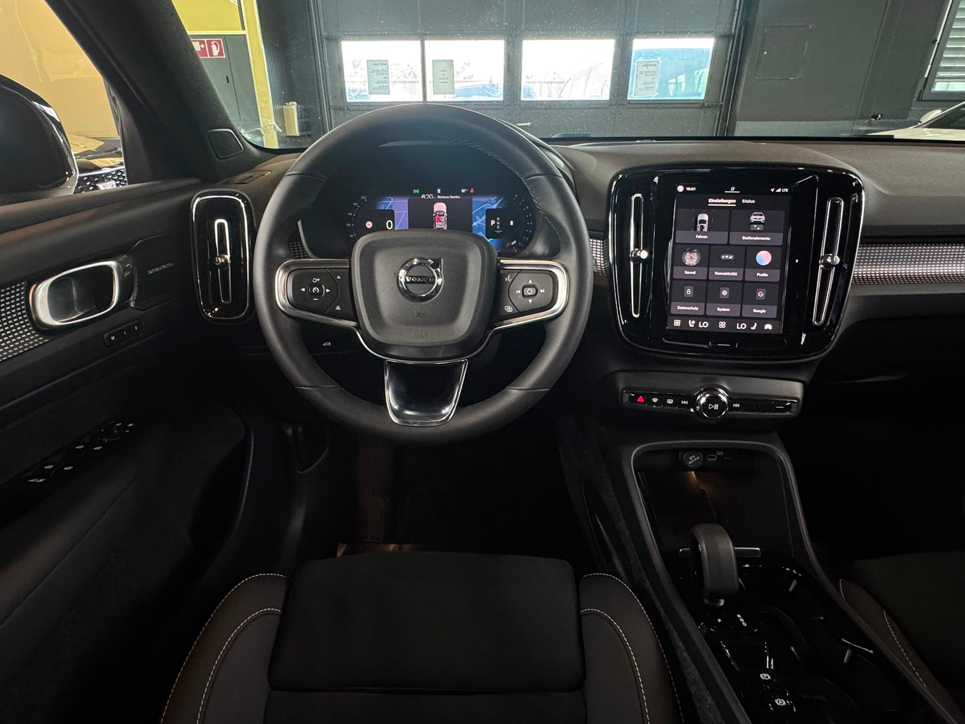 VOLVO XC40 B4 Benzin Mild Hybrid Ultra Dark DCT-image-13