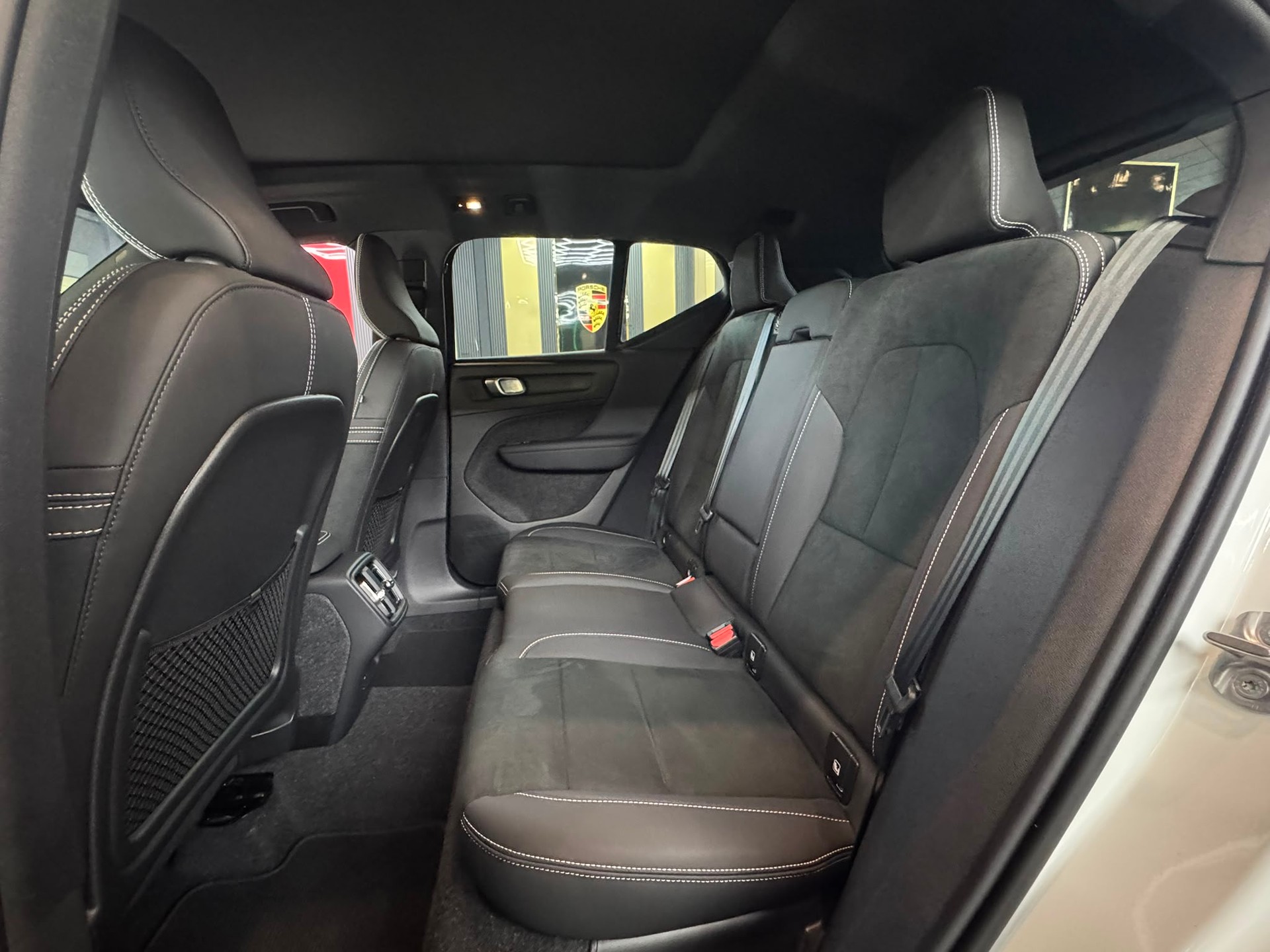 VOLVO XC40 B4 Benzin Mild Hybrid Ultra Dark DCT-image-15
