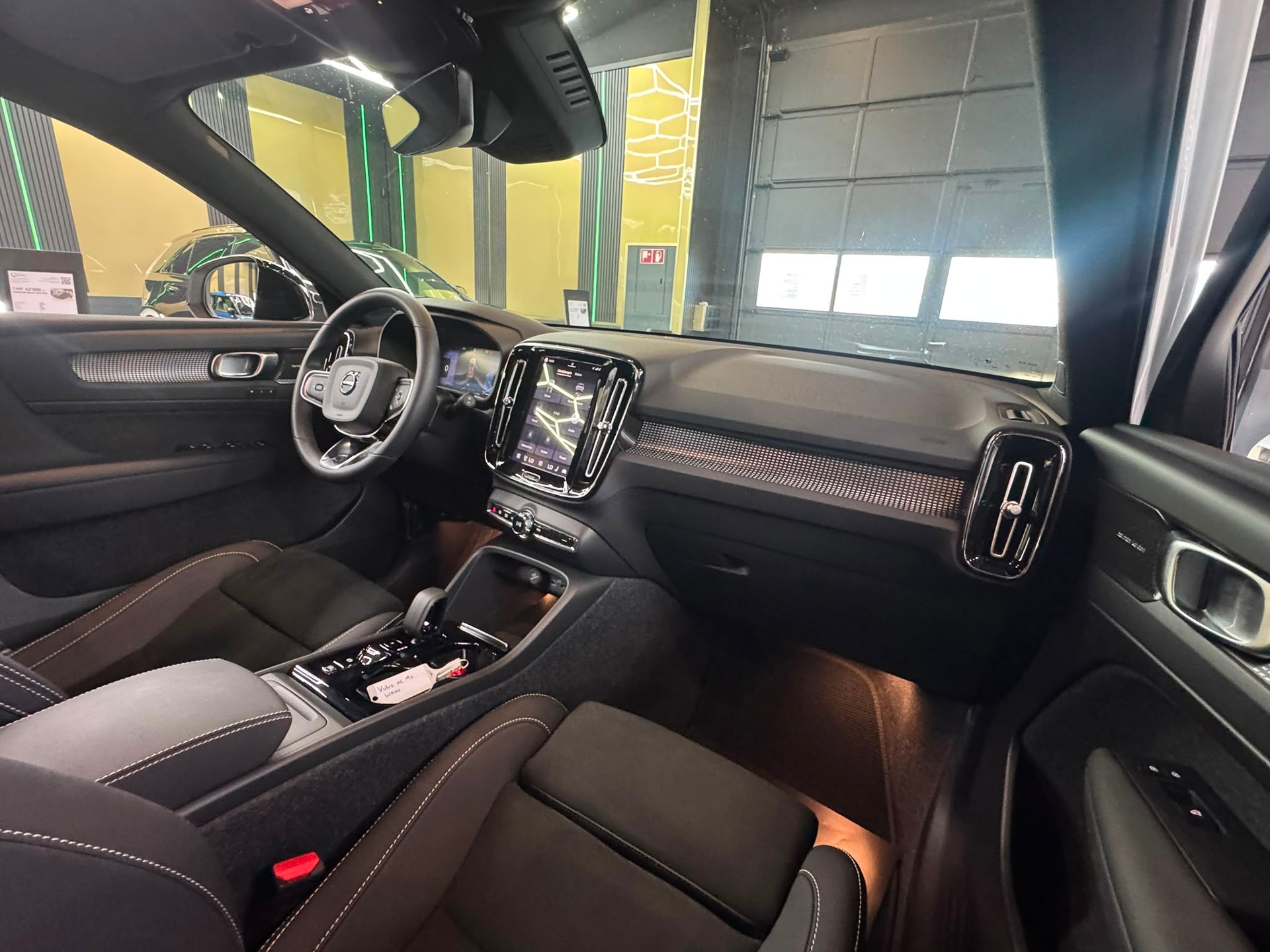 VOLVO XC40 B4 Benzin Mild Hybrid Ultra Dark DCT-image-10