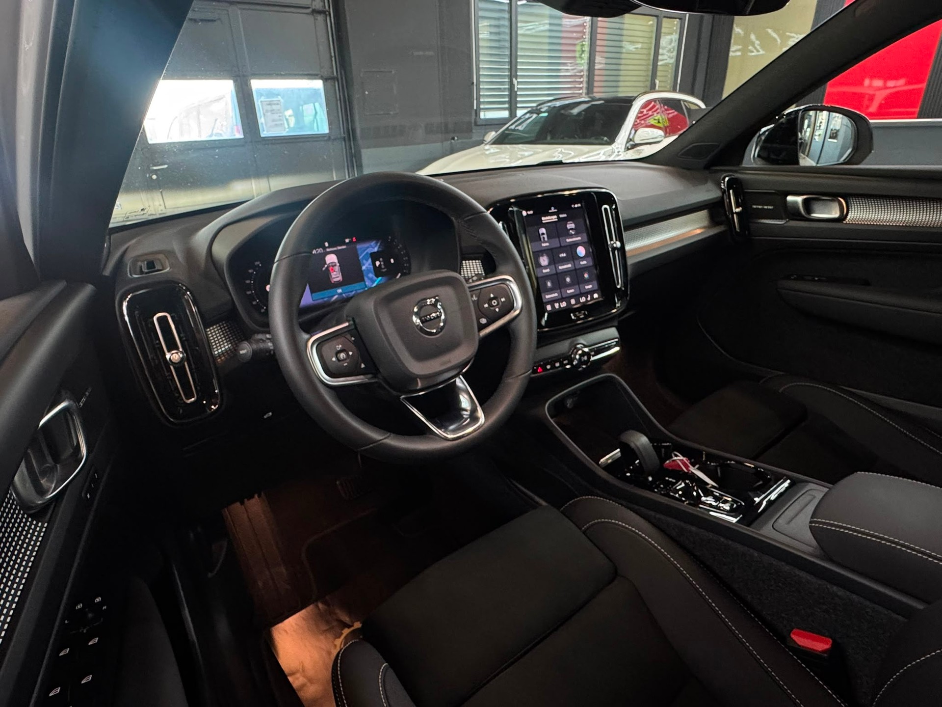VOLVO XC40 B4 Benzin Mild Hybrid Ultra Dark DCT-image-8