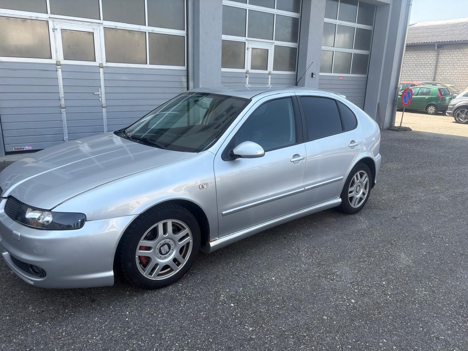 SEAT Leon 1.8 T Top Sport-image-0
