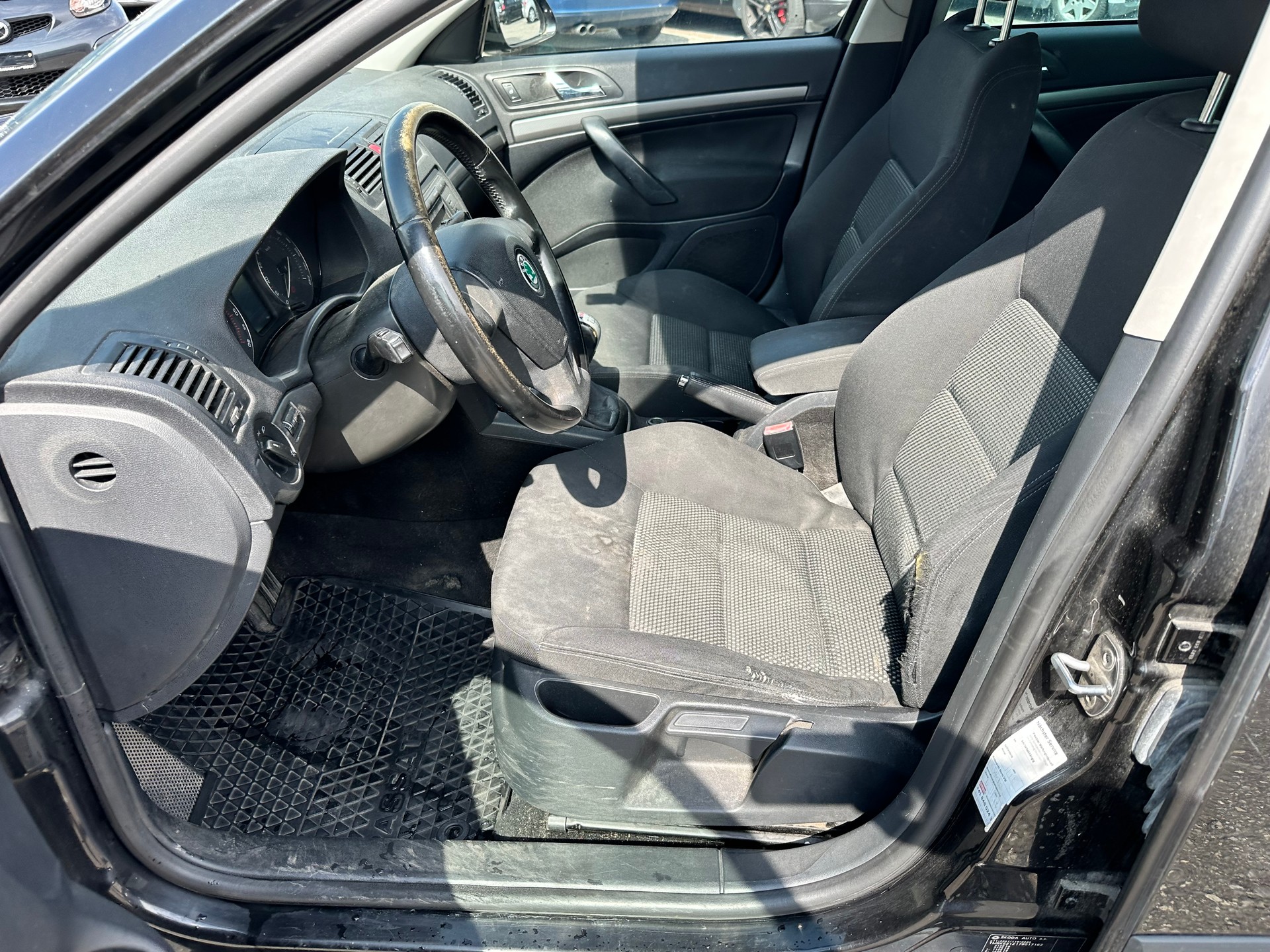 SKODA Octavia 2.0 TDI Adventure 4x4-image-13
