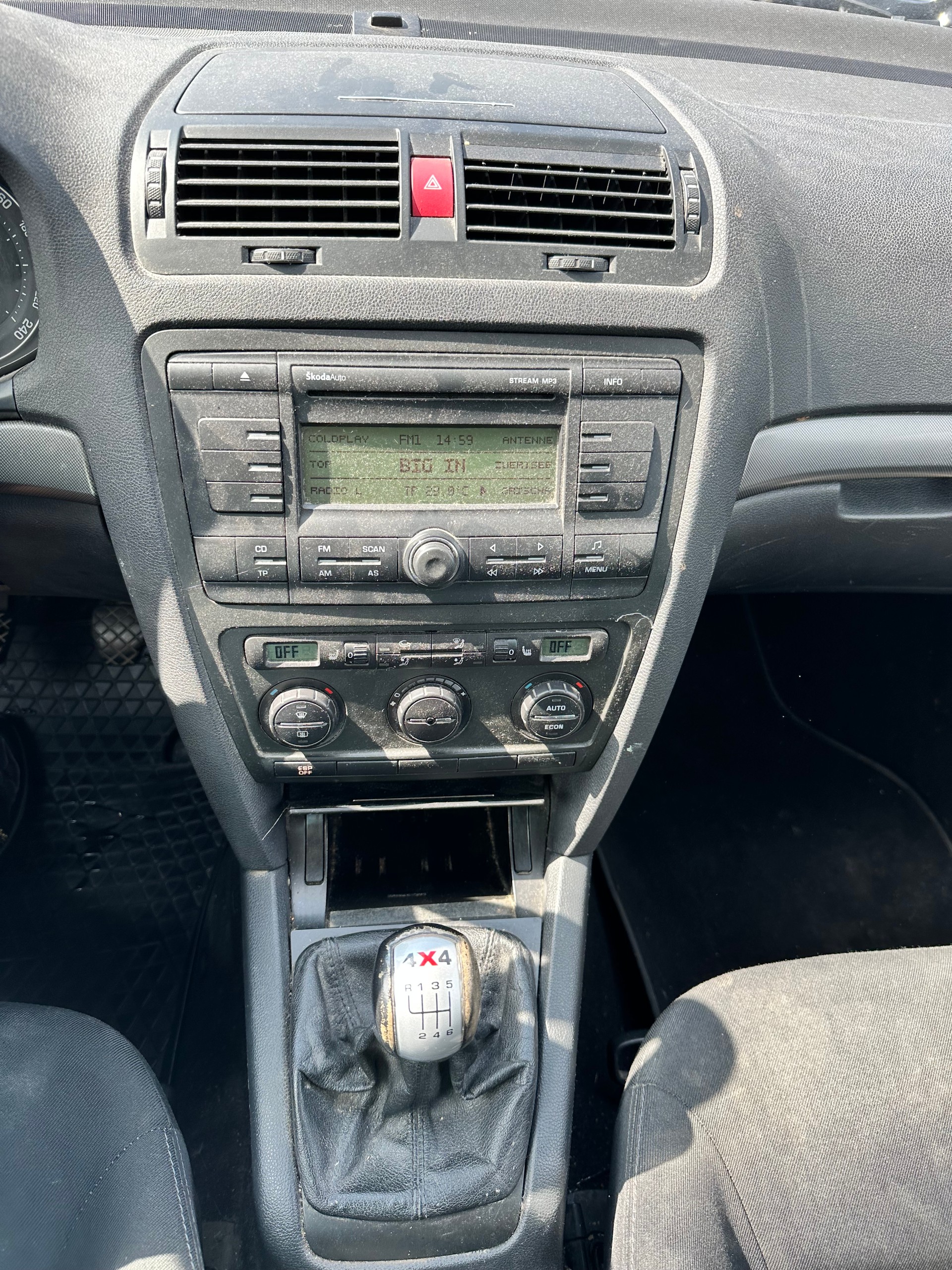 SKODA Octavia 2.0 TDI Adventure 4x4-image-12