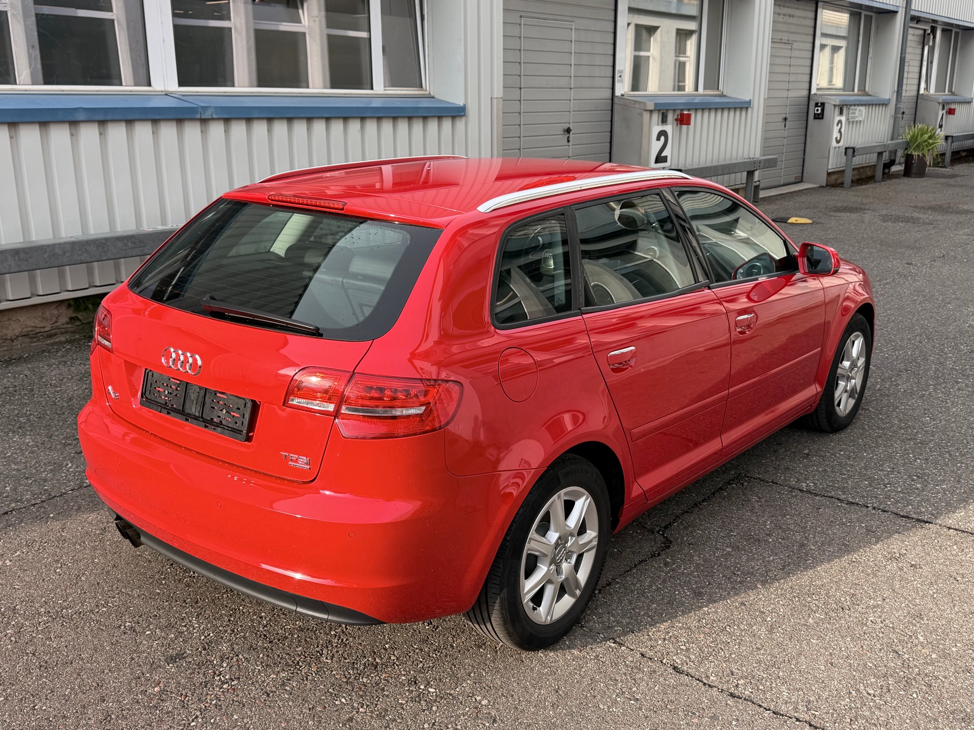 AUDI A3 Sportback 2.0 TFSI Ambition quattro S-tronic-image-3