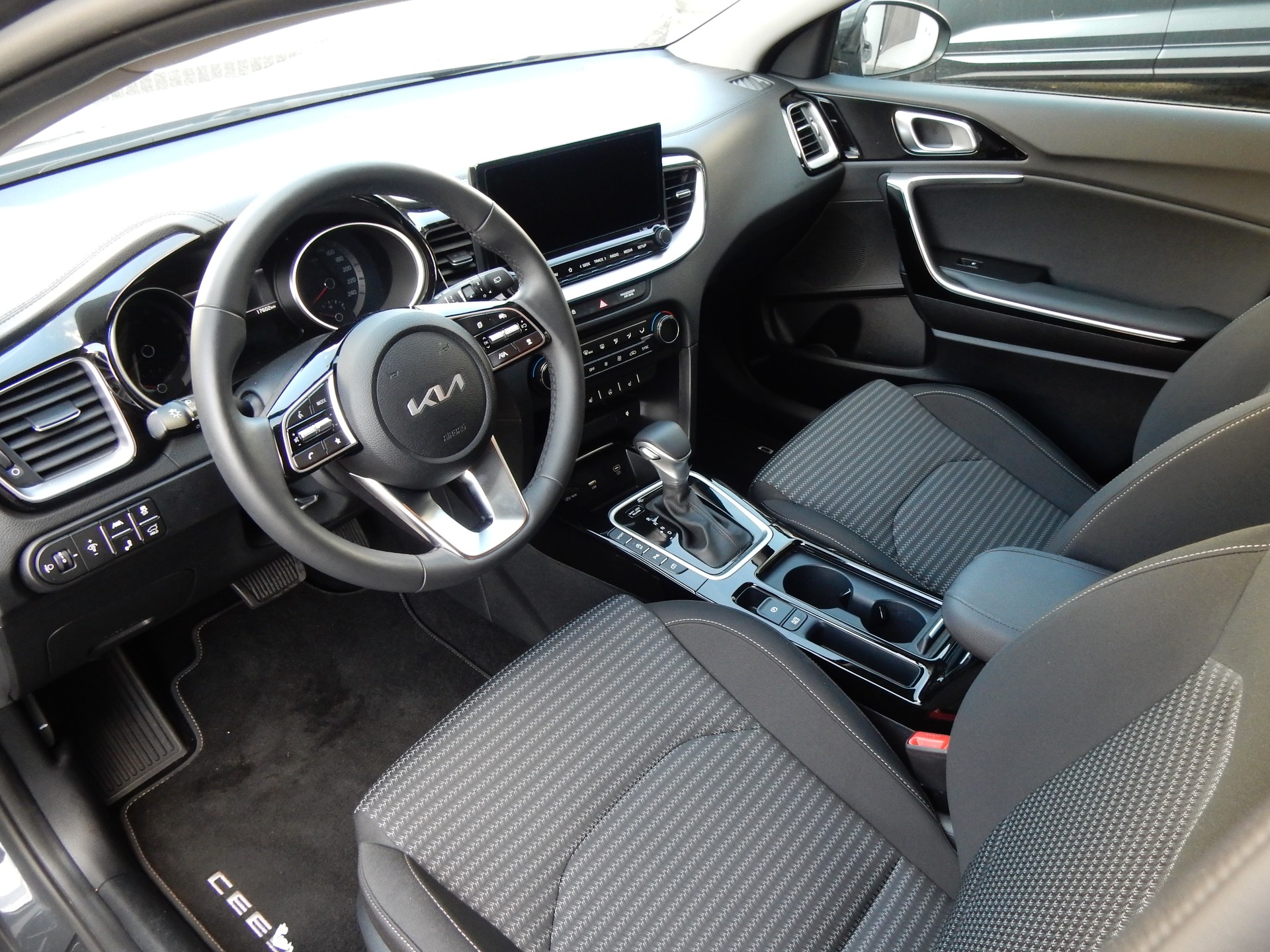 KIA Ceed Sportswagon 1.5 T-GDi DCT Spirit (Style)-image-6