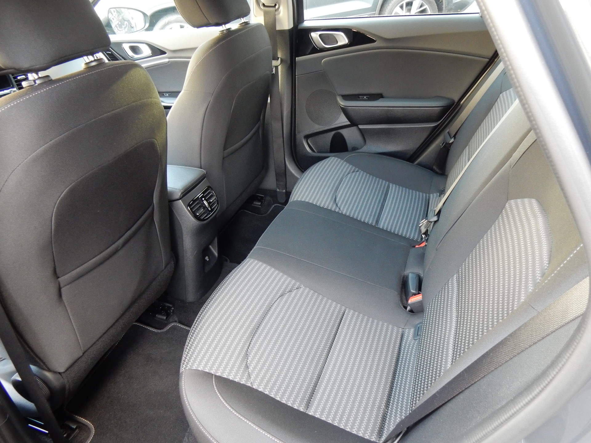 KIA Ceed Sportswagon 1.5 T-GDi DCT Spirit (Style)-image-7